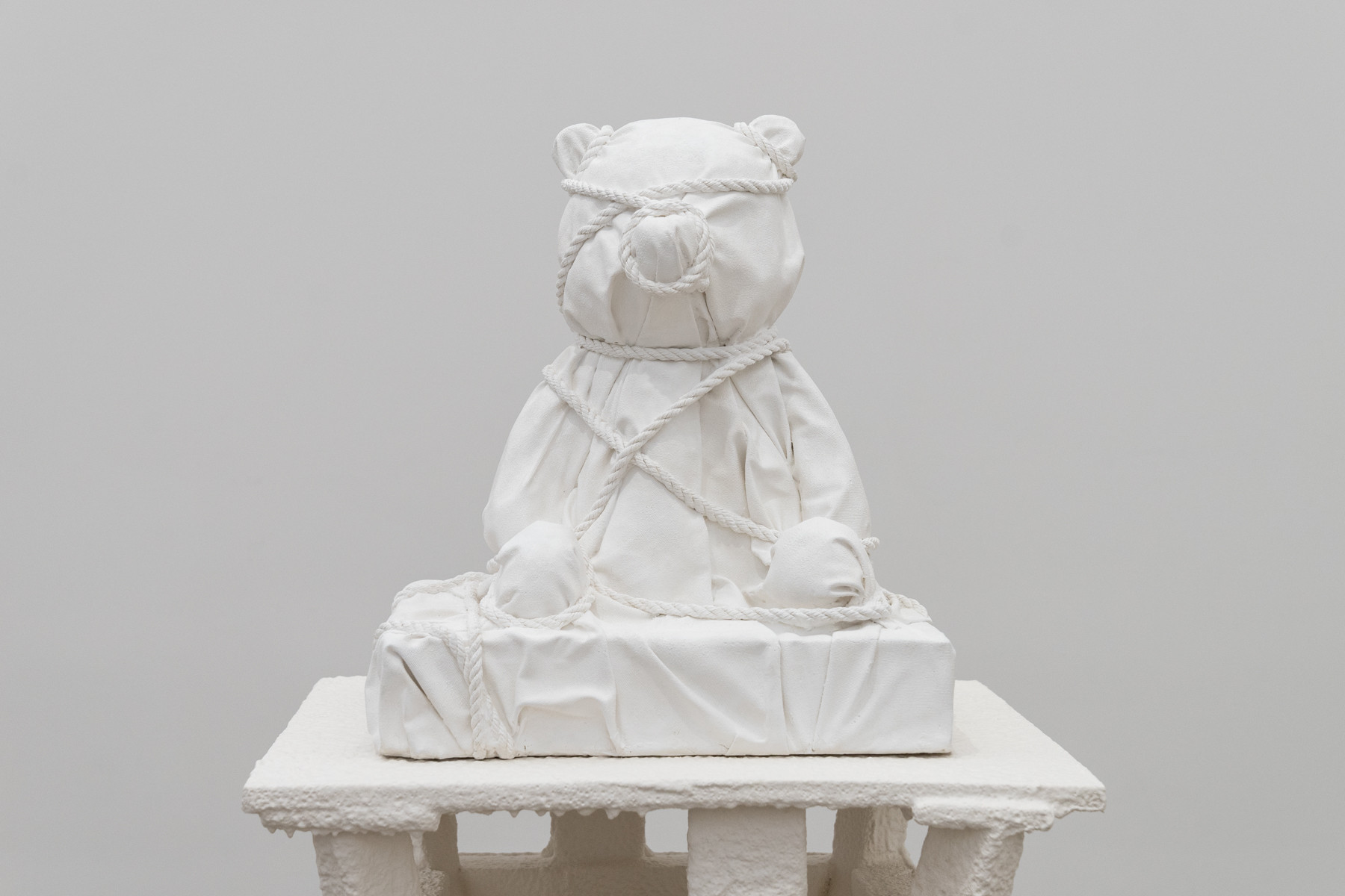 https_%2F%2Fhypebeast.com%2Fimage%2F2018%2F09%2Fdaniel-arsham-3018-53.jpg