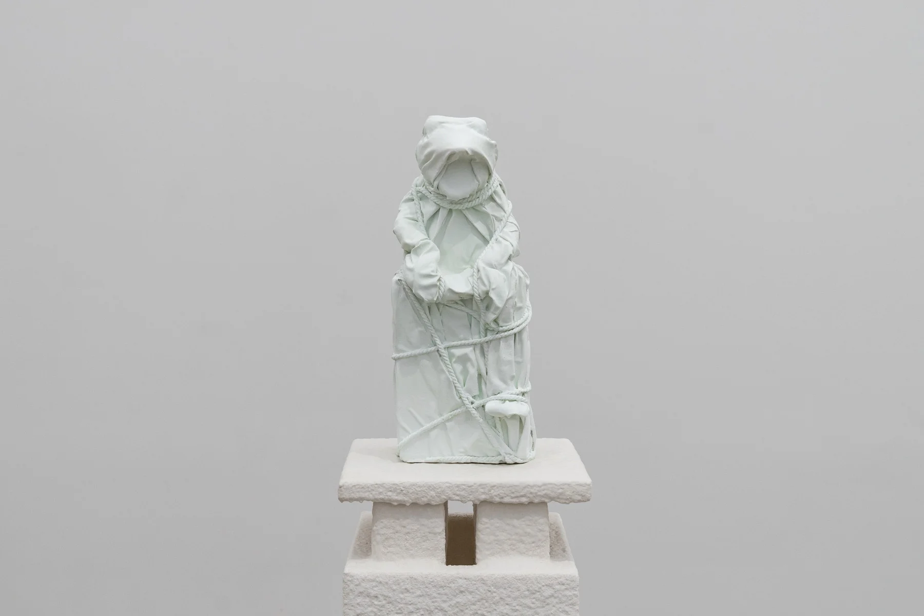 https_%2F%2Fhypebeast.com%2Fimage%2F2018%2F09%2Fdaniel-arsham-3018-51.jpg