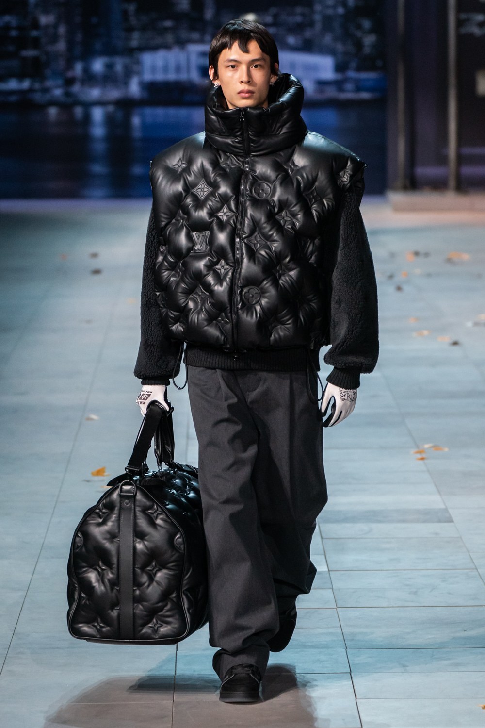 Louis Vuitton AW19 show puffer jacket  Fashion photography, Futuristic  fashion, Street style