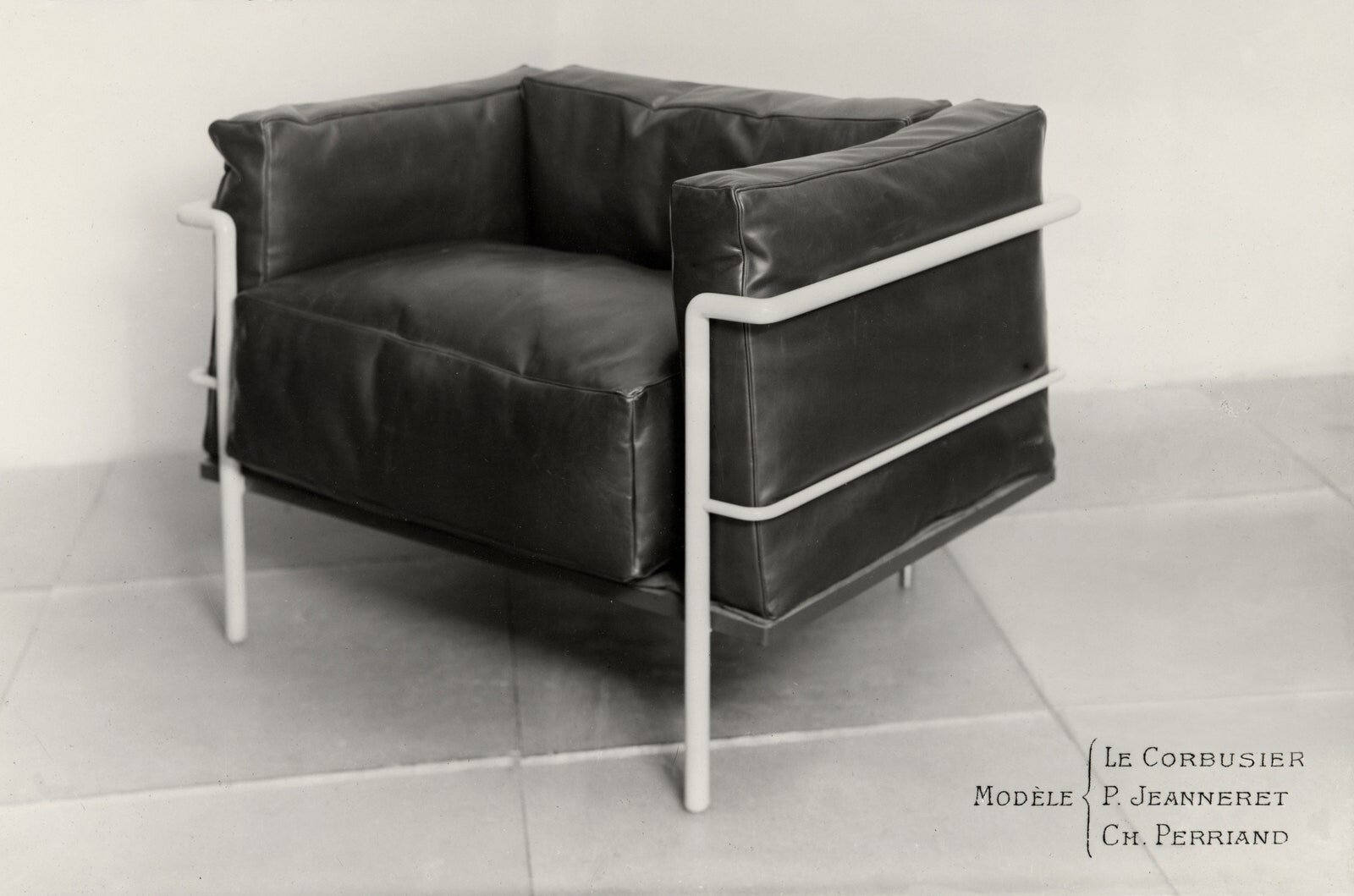 Le_Corbusier_Pierre_Jeanneret_Charlotte_Perriand_Fauteuil_grand_confort_large_model1928.jpg