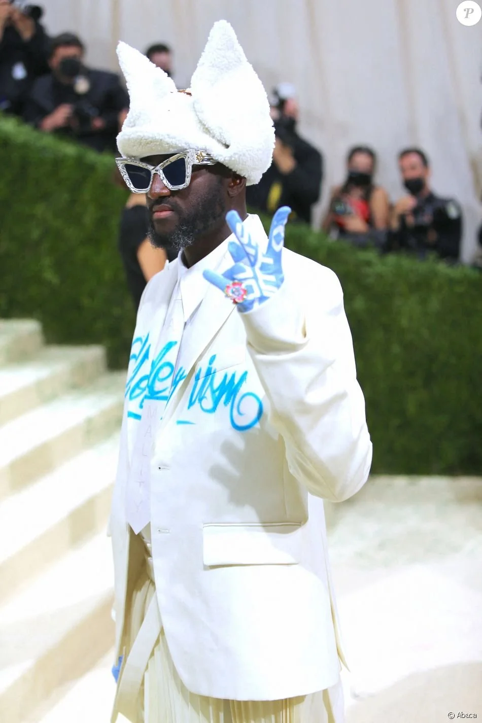 6525949-virgil-abloh-en-costume-louis-vuitton-950x0-1.jpeg