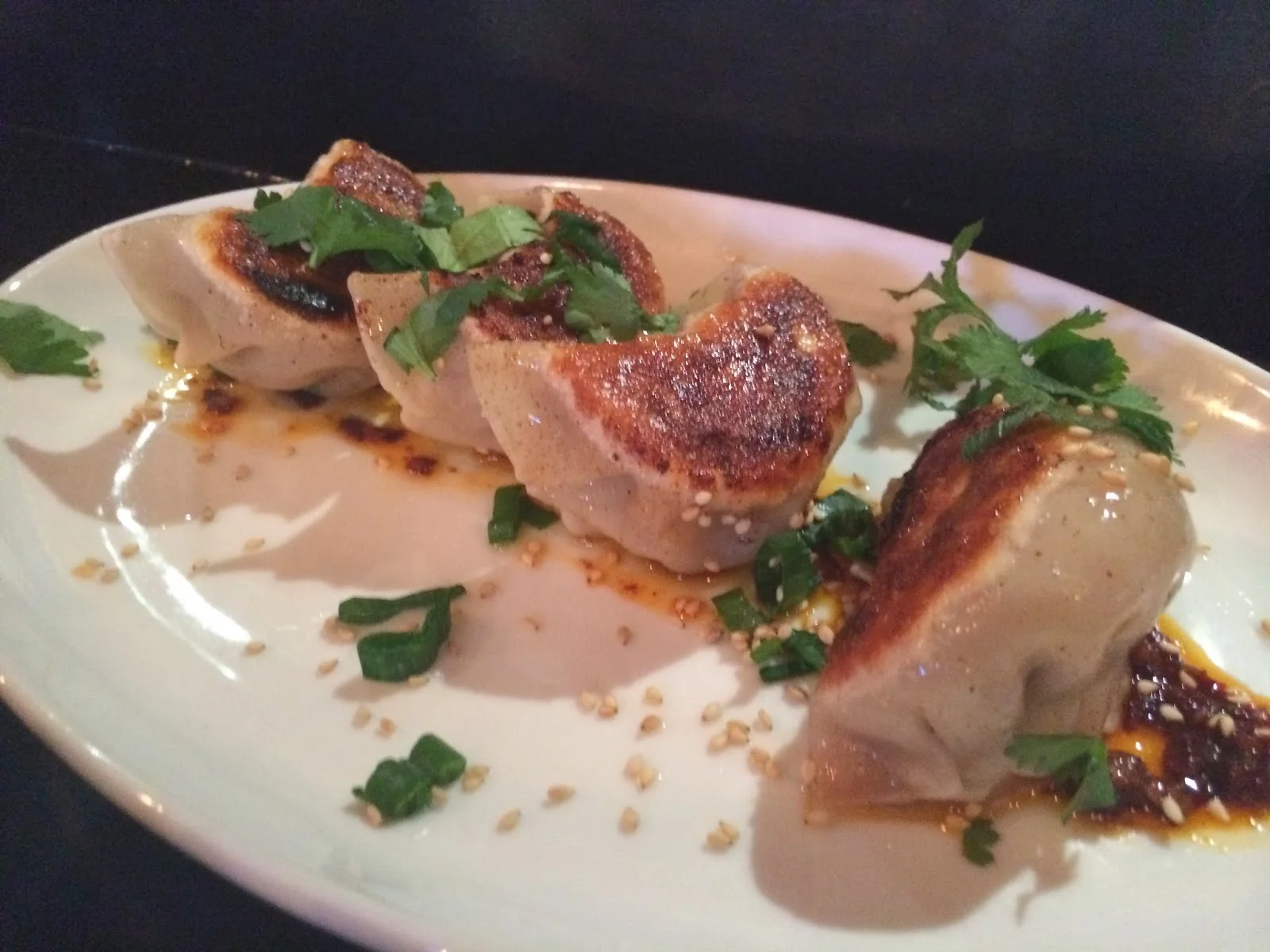 Xinjiang Cumin Lamb dumpling : pastéisinhos recheados de carne de cordeiro com cominho e óleo de pimentas. 