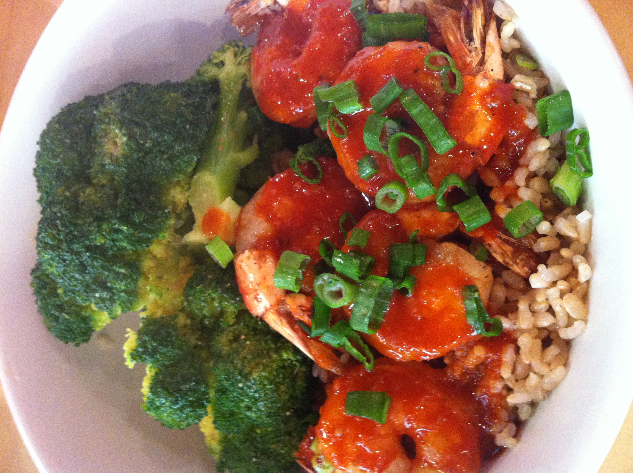 Sae Woo : Camarão frito picantíssimo, Butter'd Broccoli e arroz de côco delicioso.