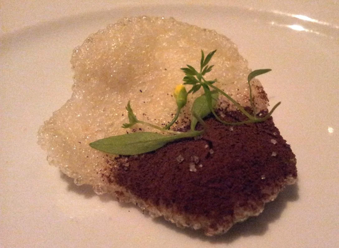 Aqui, servida polvilhada sobre um mandiopã, como eu comi no restaurante dela, pouco antes de mudar-me do Brasil. Foto de William Chen Yen (https://chitchatbabel.files.wordpress.com/2012/06/1.jpg)