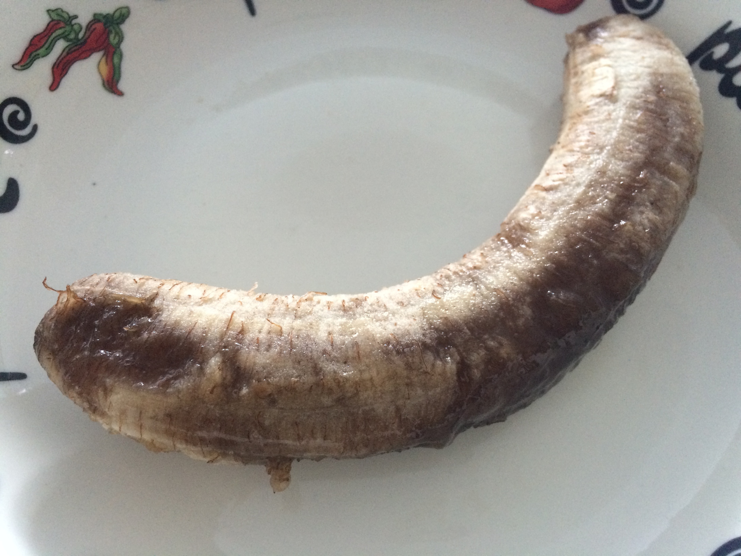 Pouca gente comeria esta banana assim. Mas o sabor é mais adocicado, o que propicia fazer doces muito mais pronunciados em sabor, sem o uso de tanto açúcar. 