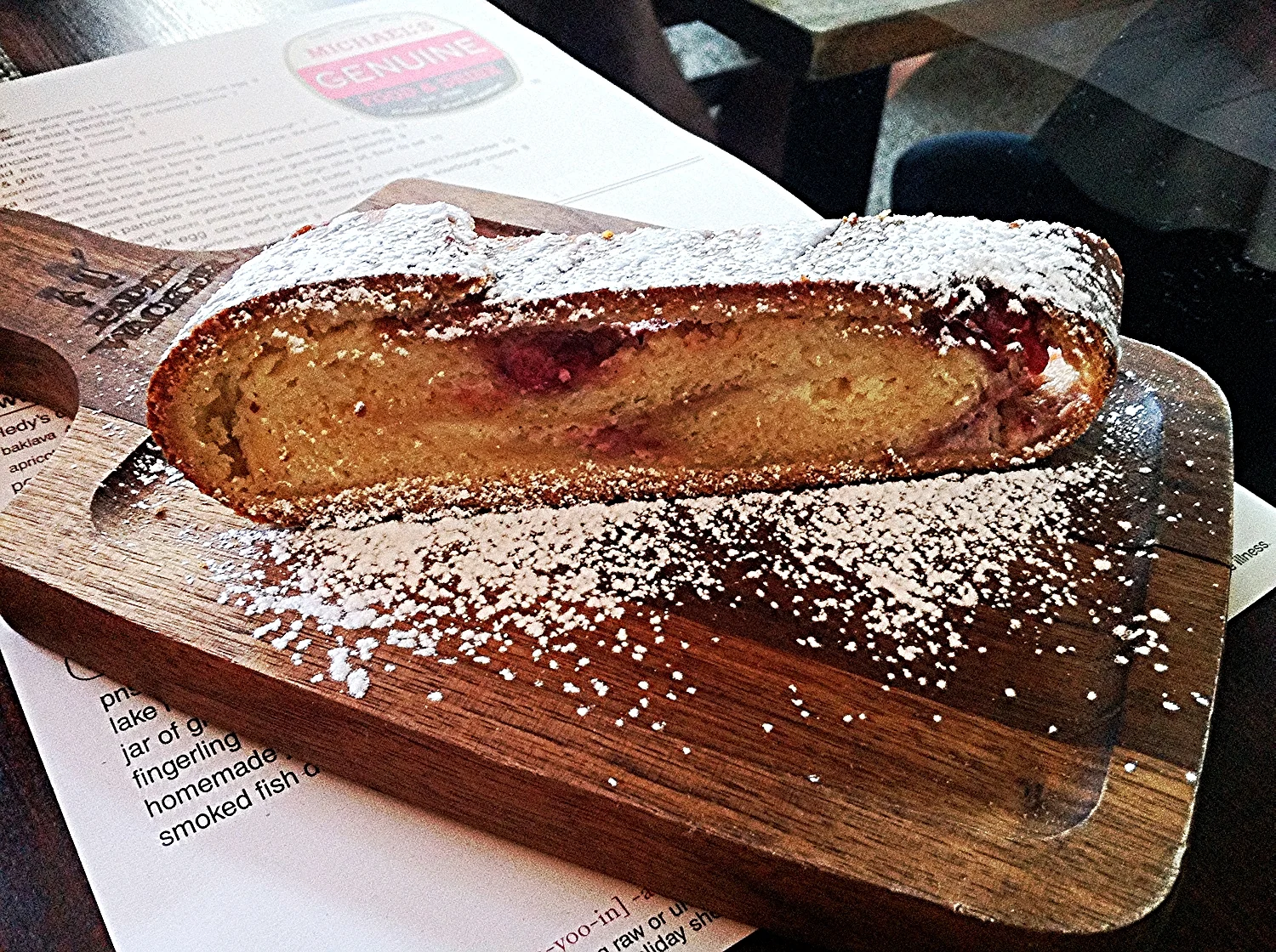 Brioche com frutas vermelhas de morrer! O restaurante acabou de trocar de chef confeiteiro, vamos ver o que vem por aí. 