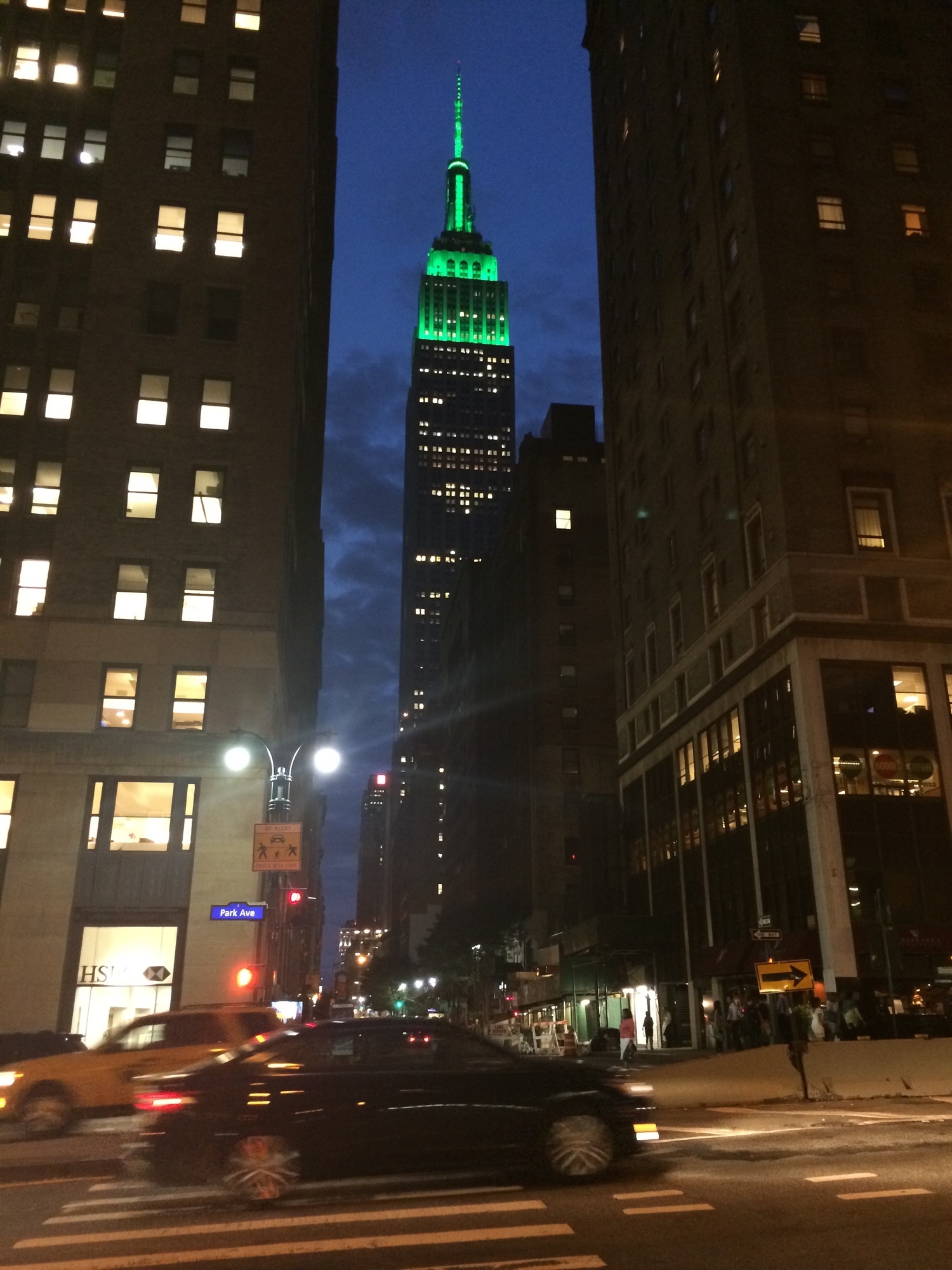 O restaurante é uma boa pedida antes de subir ao Empire States pra dar uma espiada na Big Apple. Vai por mim: a vista é muito mais bonita e bacana à noite!