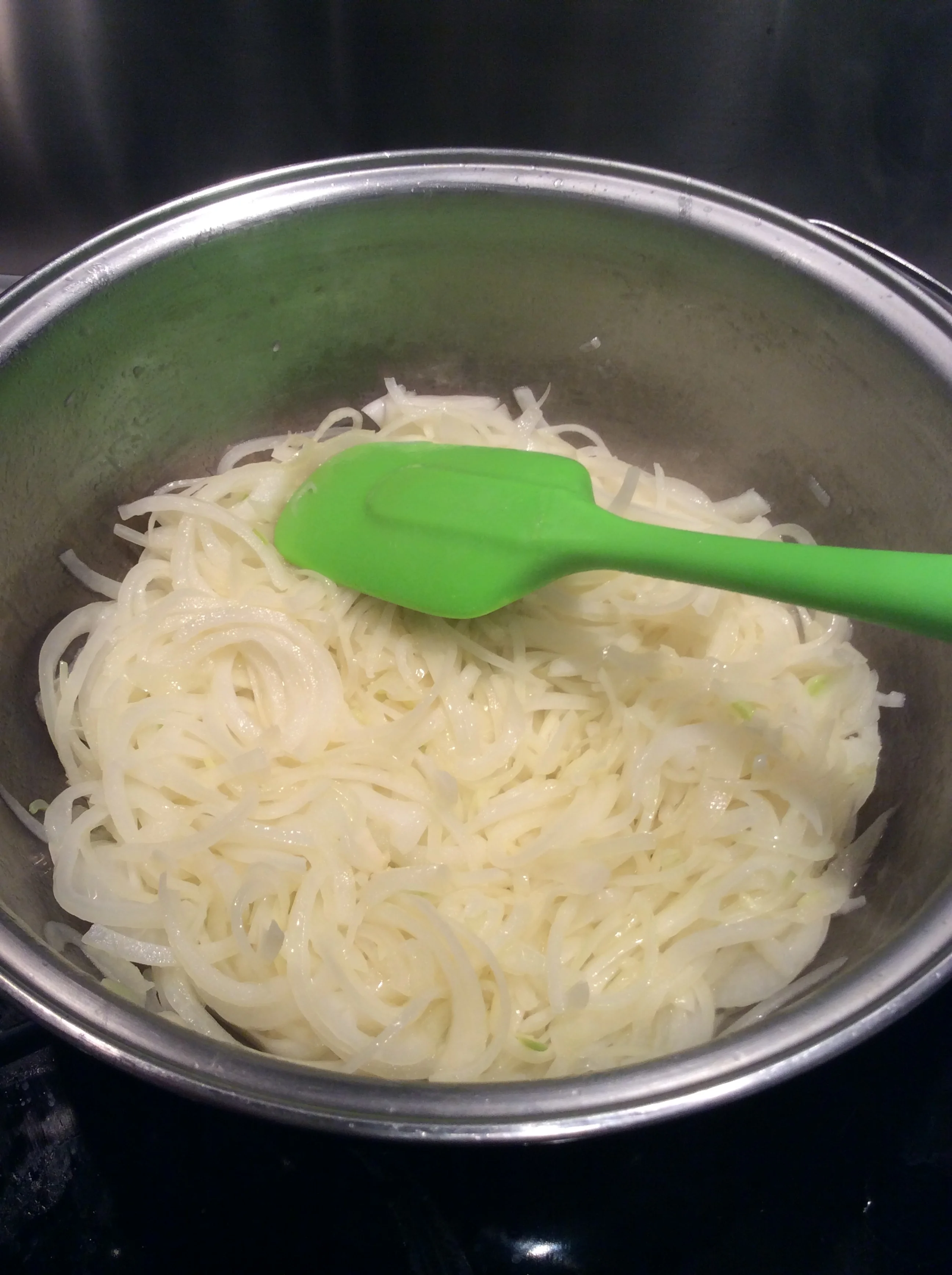 Cozinhe a fogo médio. O processo de caramelização durará entre 40 minutos e uma hora. Mas eu garanto: valerá a pena! 