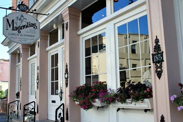 Fonte: http://www.recipegirl.com/wp-content/uploads/2012/07/Charleston-Magnolias-1.jpg