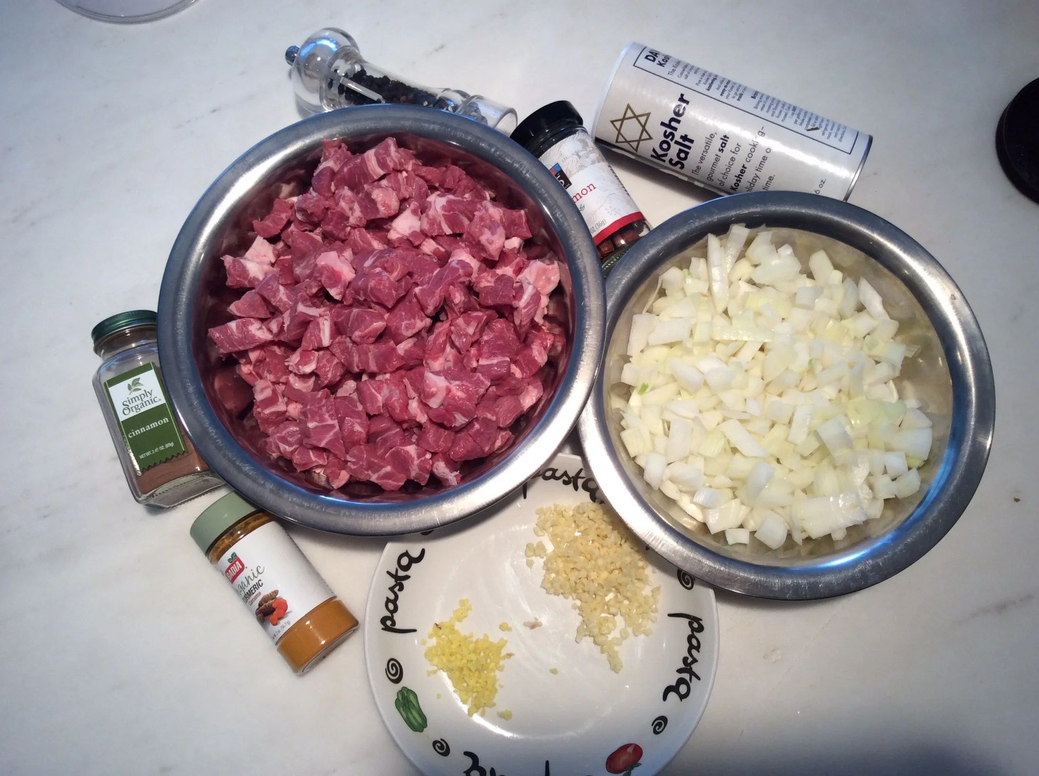 Parte dos ingredientes que usei. Faltaram aí as ameixas, o caldo, os pinholi, o azeite e as ervas frescas.