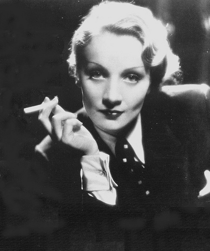 Fonte: http://runninginheels.com/wp-content/uploads/2009/06/marlene-dietrich.jpg