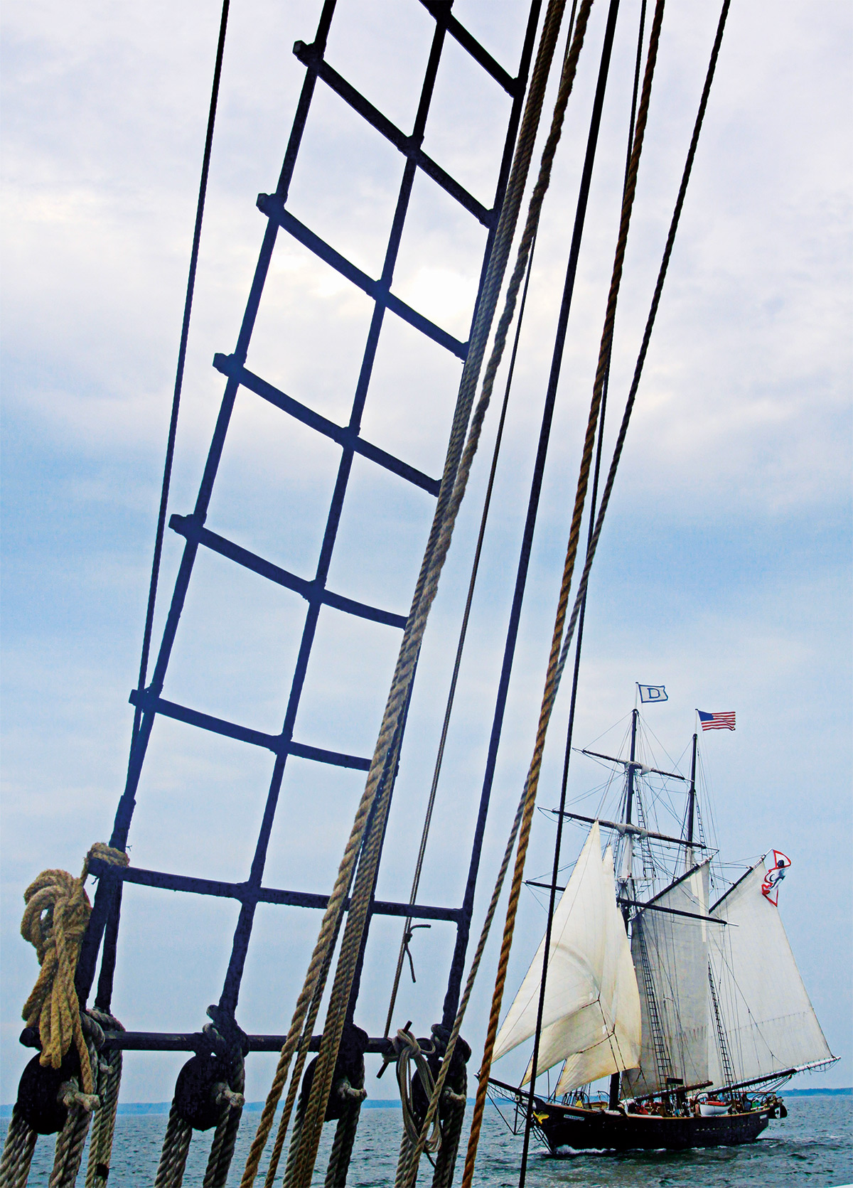 Shennandoah-sailing-past-Alabama-vert.jpg