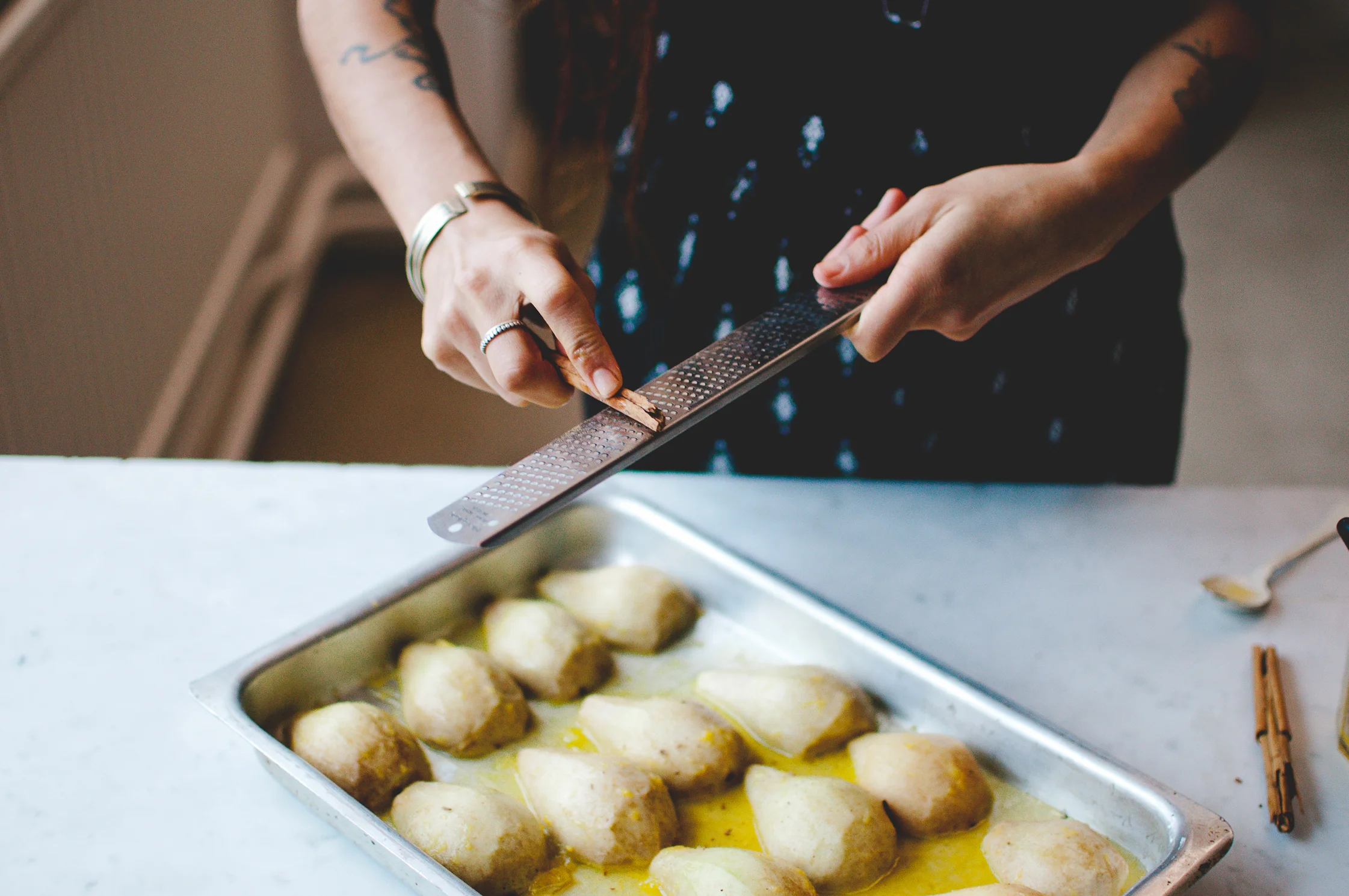 Freunde_Von_Freunden_Cooks_Belen_Vazquez_Pear_Sallad_15.jpg