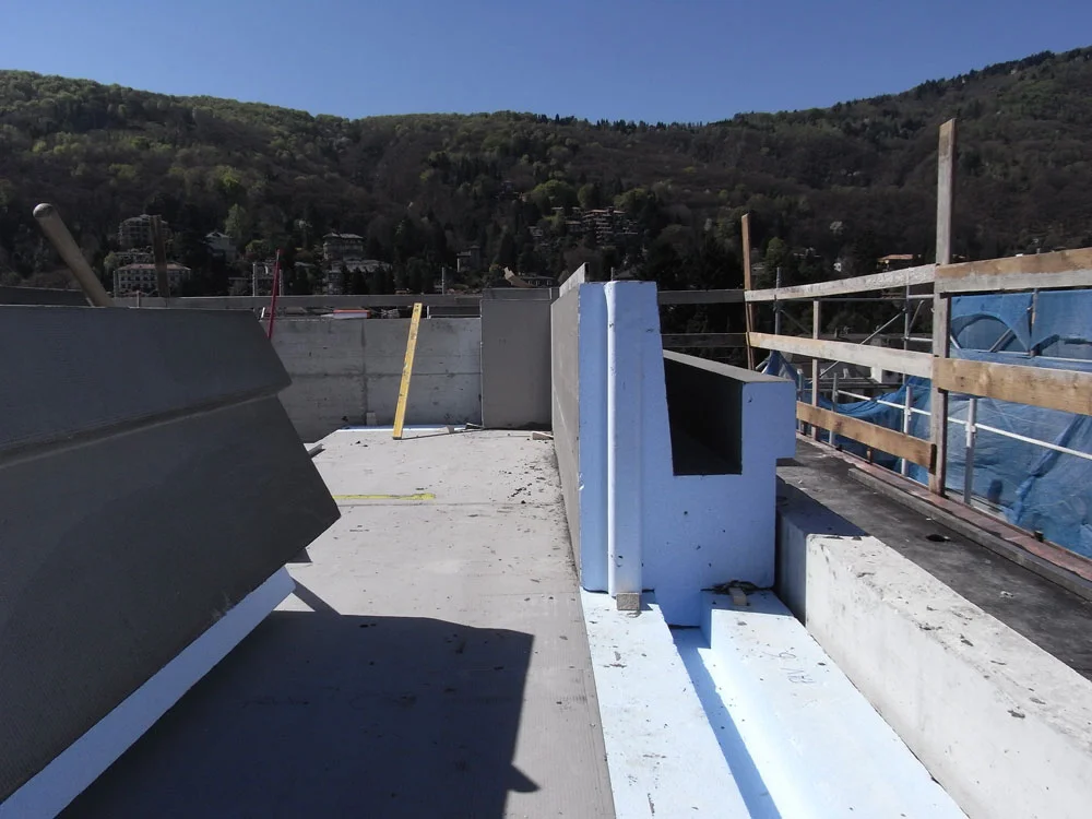 Montaggio Piscina Prefabbricata sul Lago Maggiore