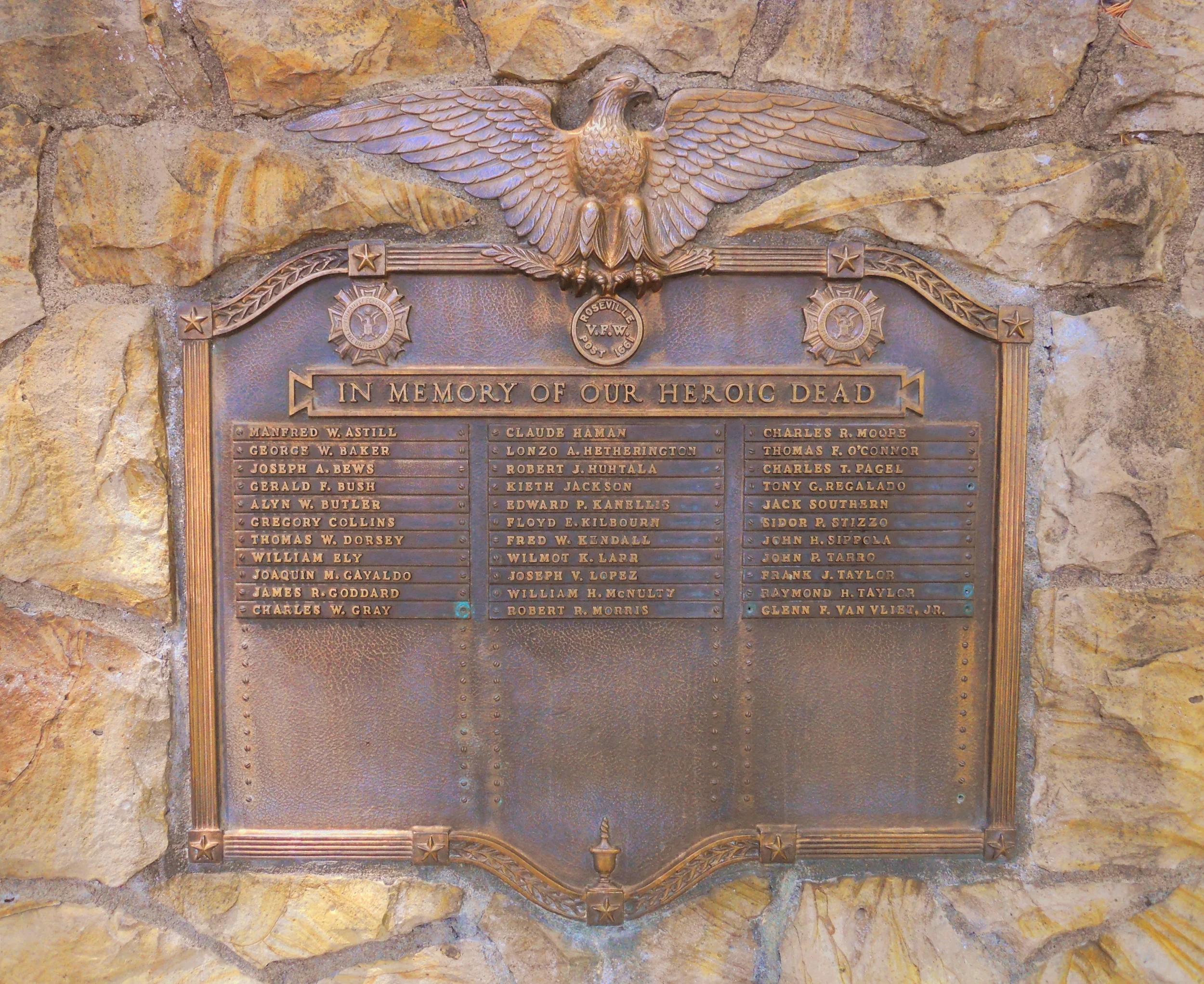 The bronze plaque on the monument carries 33 names of Roseville soldiers who died defending their country. Click here for details of those named on this plaque.