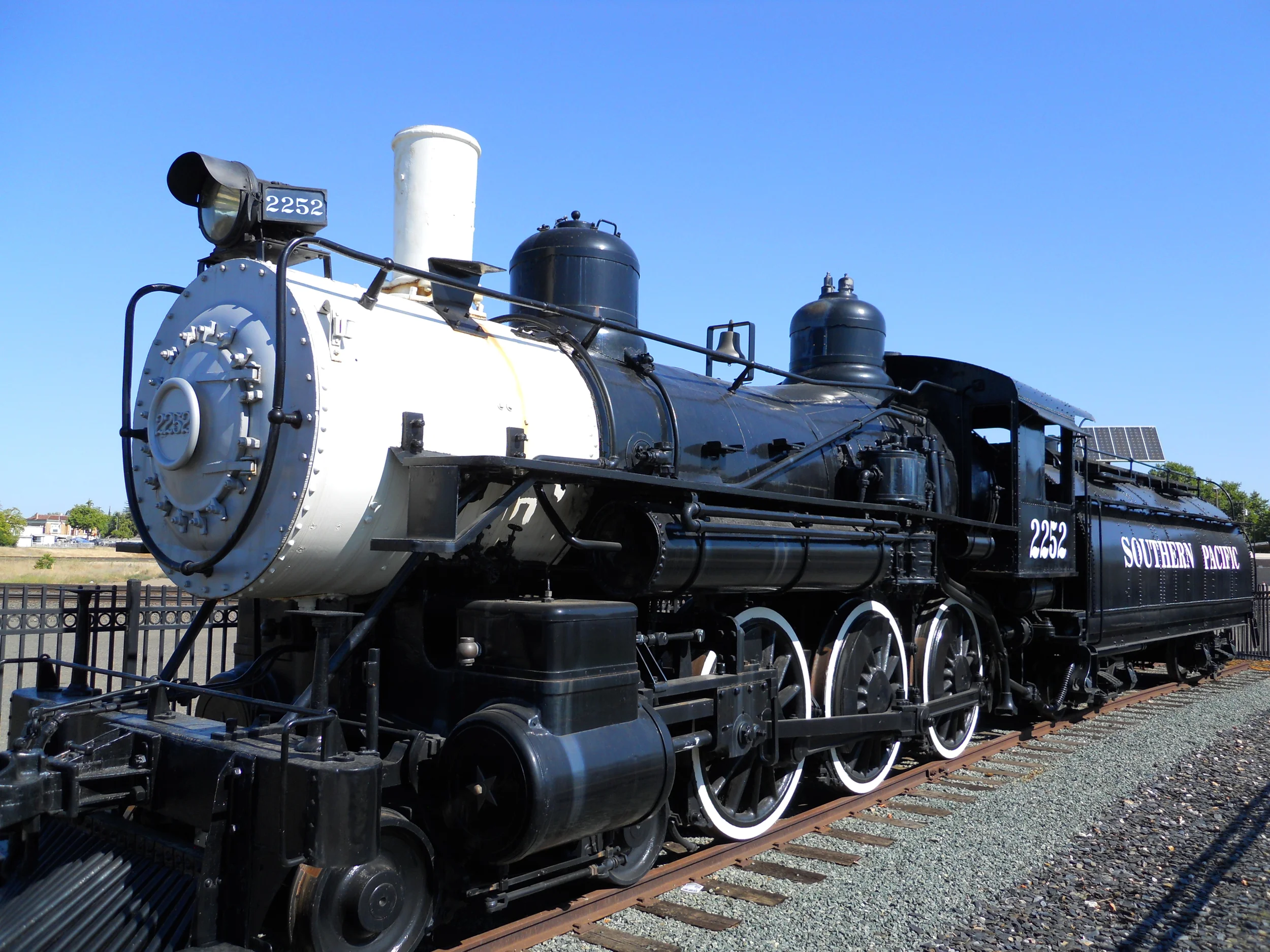 Engine 2252.jpg
