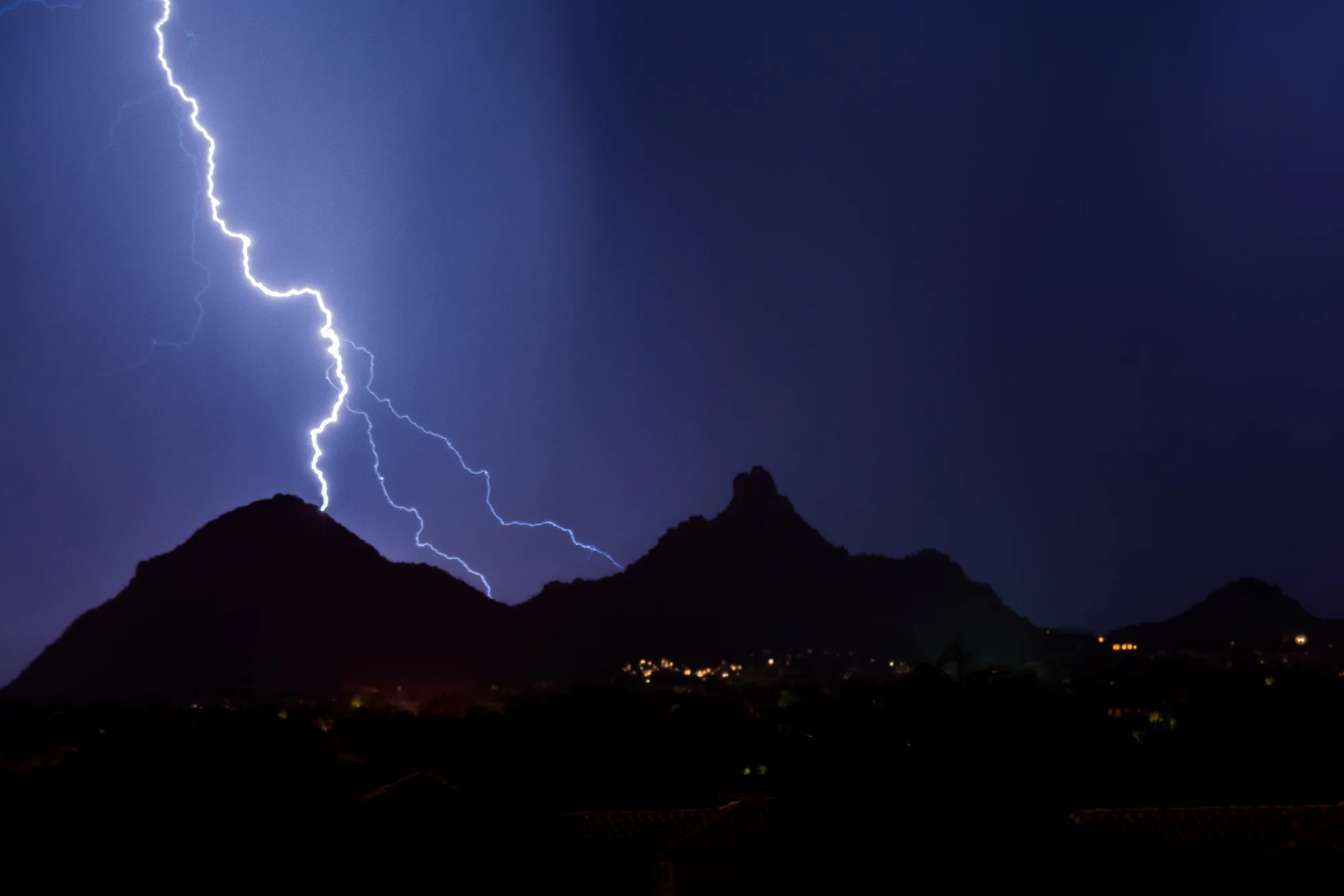 Pinnacle Peak Lightning-3.jpg
