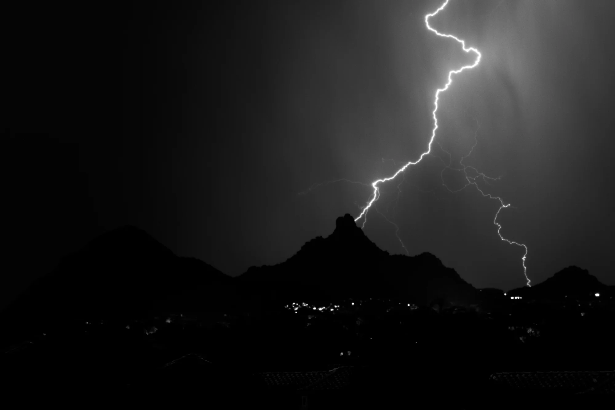 Pinnacle Peak Lightning-4.jpg
