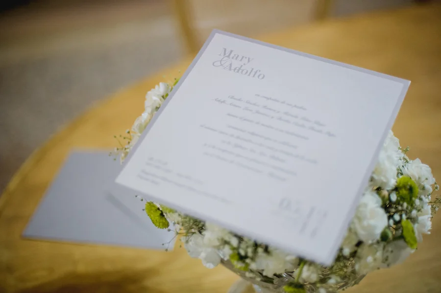 ¿Qué debe ir en las invitaciones del matrimonio?