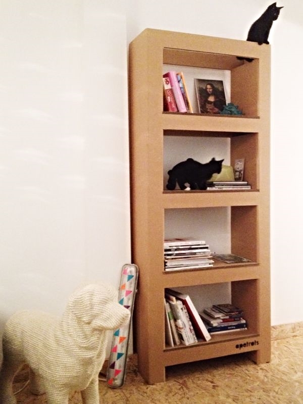  Kast, gevouwen karton / Bookcase, folded cardboard 
