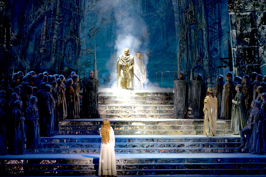 Lohengrin appearing in a column of light