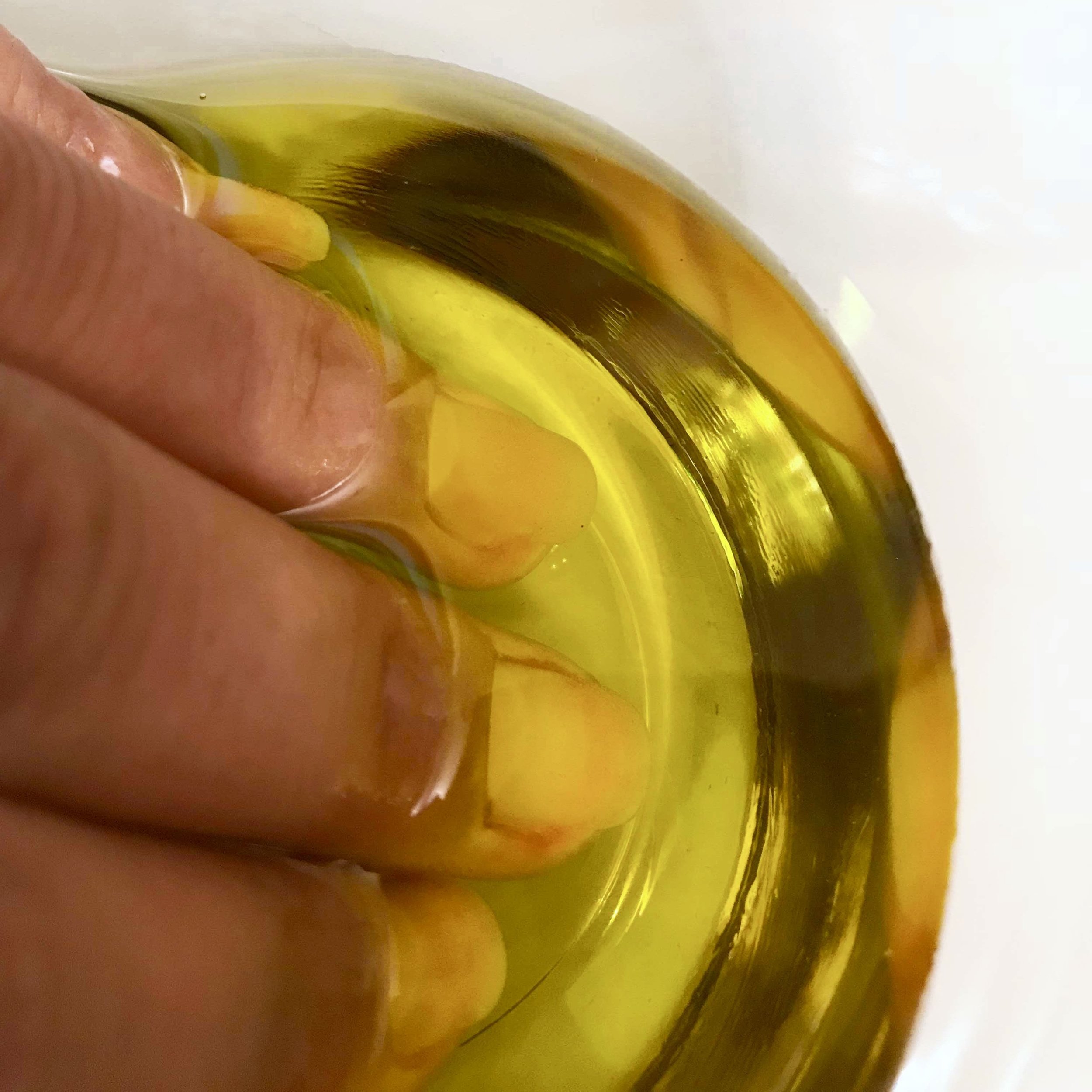 DIY EXTRA VIRGIN OLIVE OIL NAIL TREATMENT — Kardamas