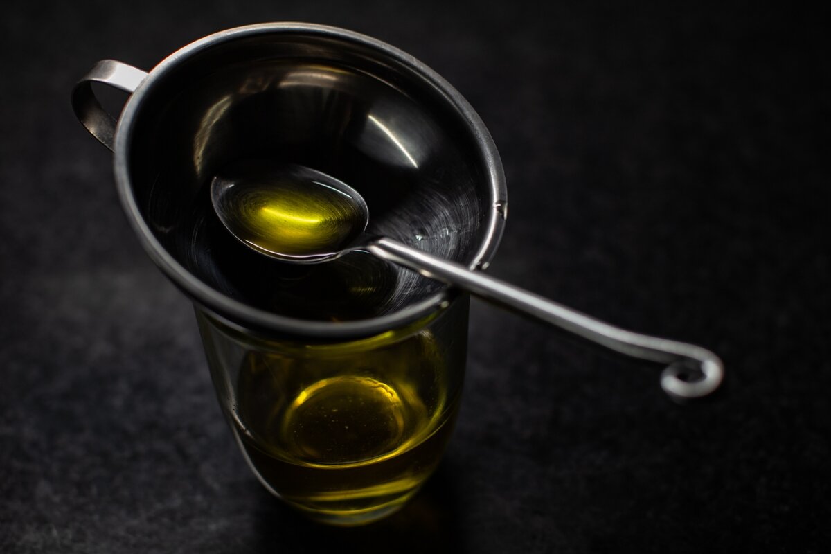 10 REASONS TO DRINK A TABLESPOON OF EXTRA VIRGIN OLIVE OIL DAILY — Kardamas