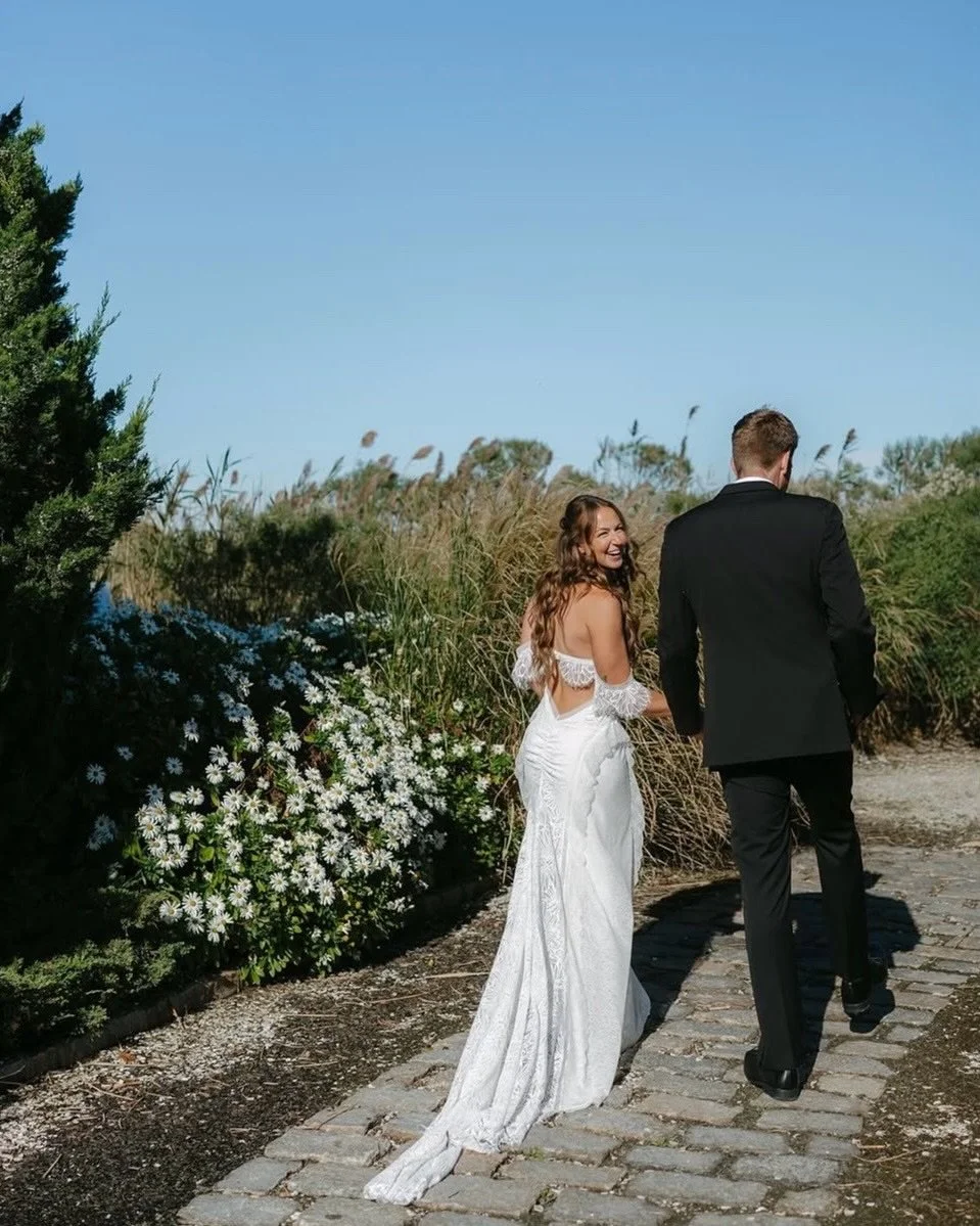 The 𝘥𝘳𝘦𝘢𝘮𝘪𝘦𝘴𝘵 wedding tan for the dreamiest bride. 🌙
🤎𝖳𝖺𝗇 𝖻𝗒 𝖬𝖺𝗋𝗀𝗂𝖾