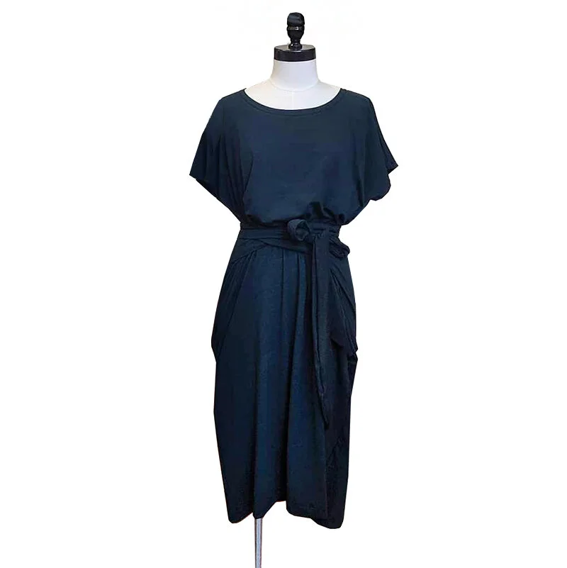 BlackJerseyShapeShifterDress_ErinMacleod.jpg