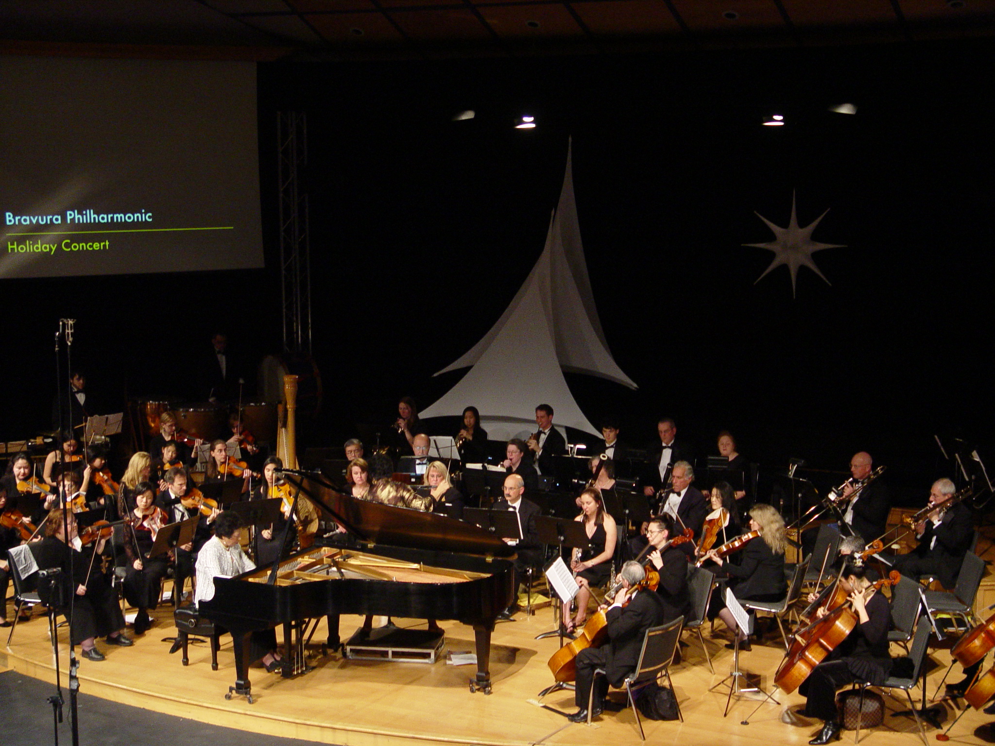 Chiu-Ling Lin performs Gershwin Concerto in F