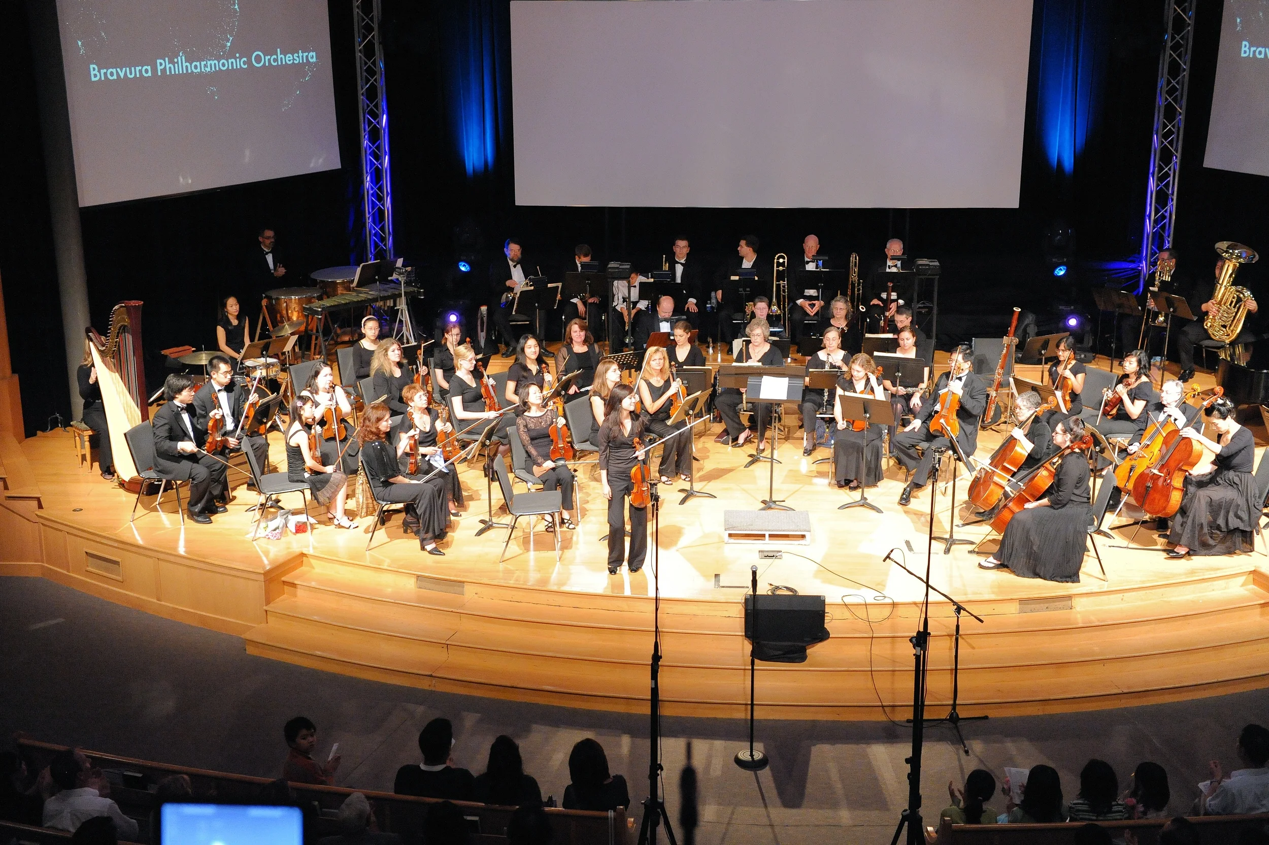 Concertmaster Su taking bow
