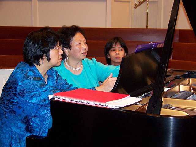 The Lin Sisters performing Brahms Hungarian Dances