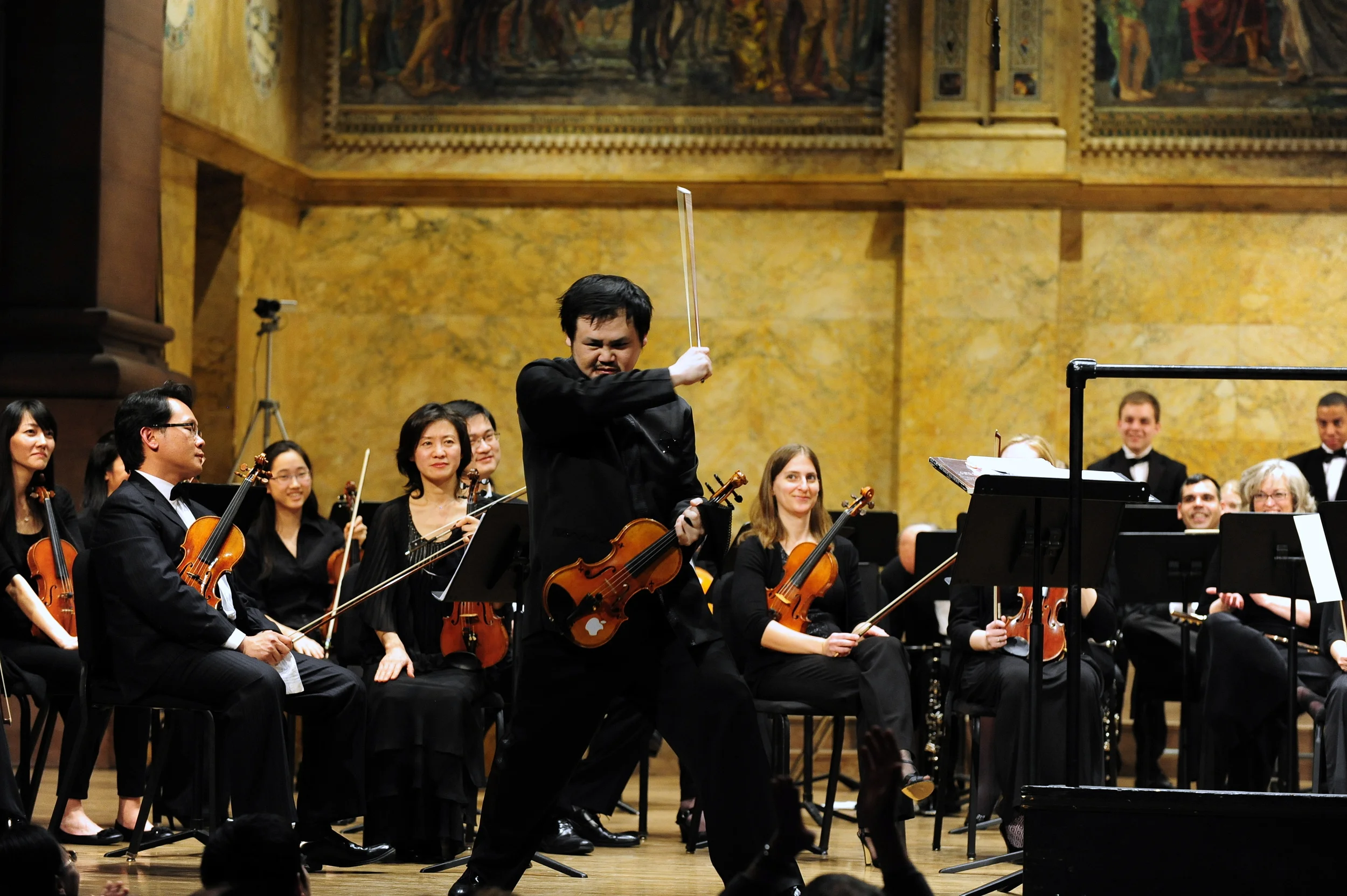 Violinist by day, kung fu master by night?