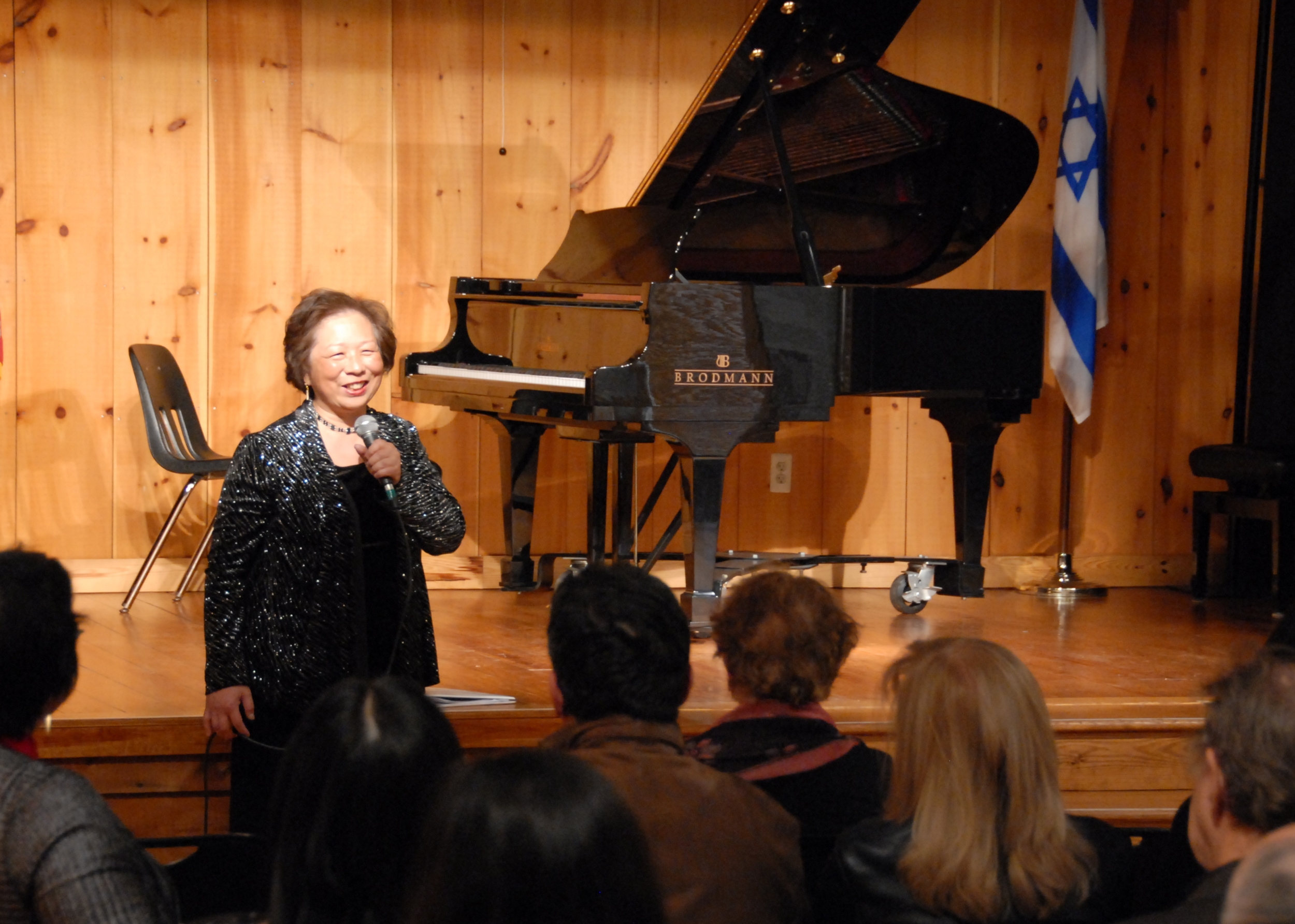 Chiu-Ling Lin introduces the audience to the unique repertoire being performed