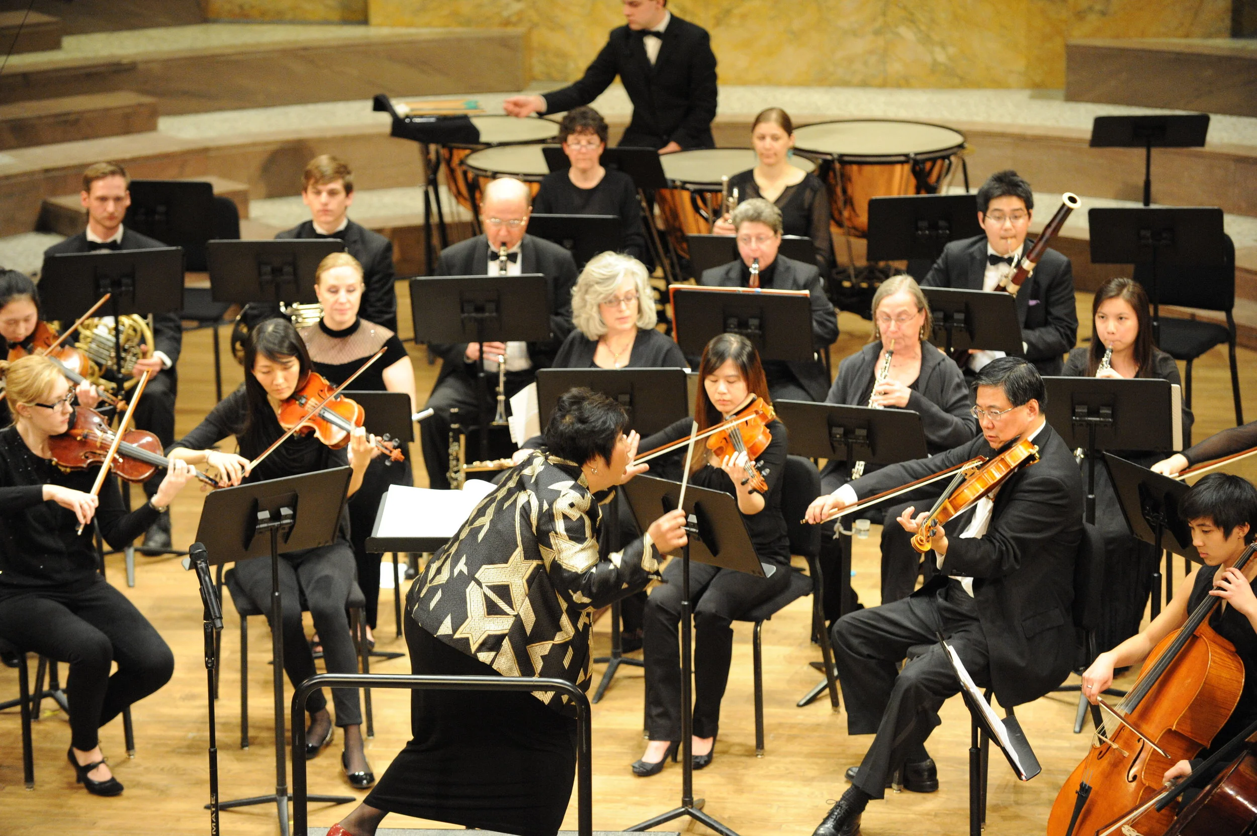 Maestra Lin leads the orchestra in a powerful Beethoven Symphony No. 7
