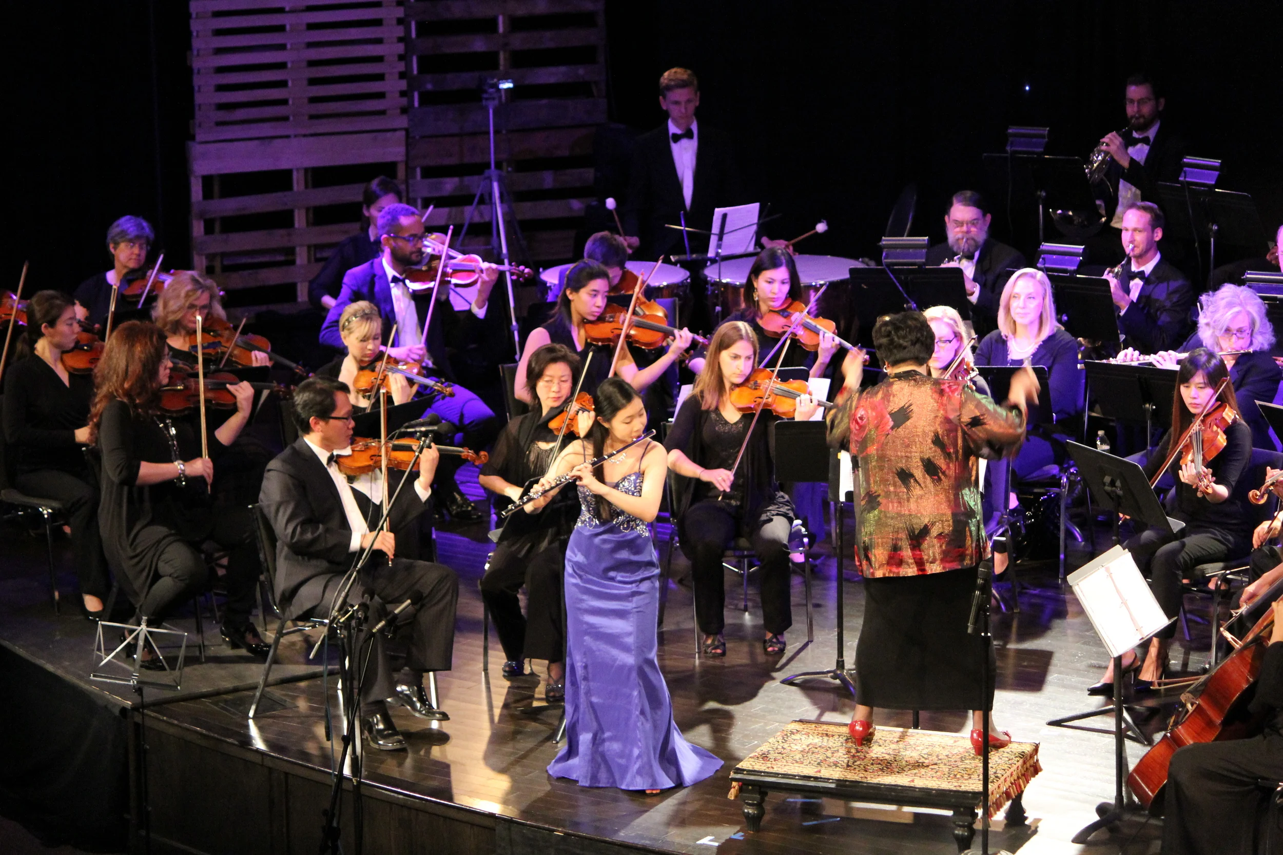 Jodie Chiou effortlessly leads the orchestra through the intricacies of Chaminade's Flute Concertino