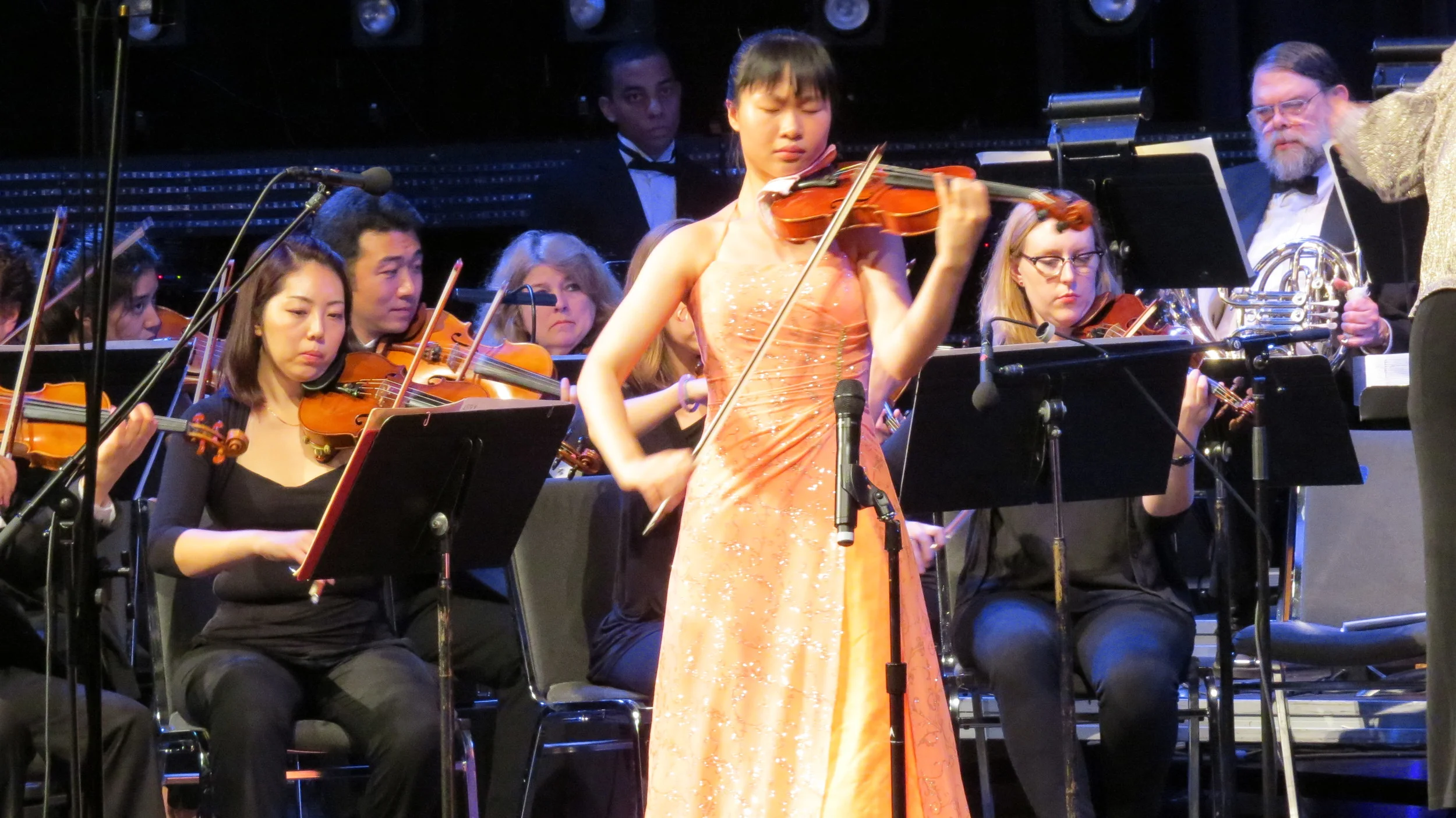 Kit Ying Cheng in a spellbinding performance of the Vieuxtemps Violin Concerto