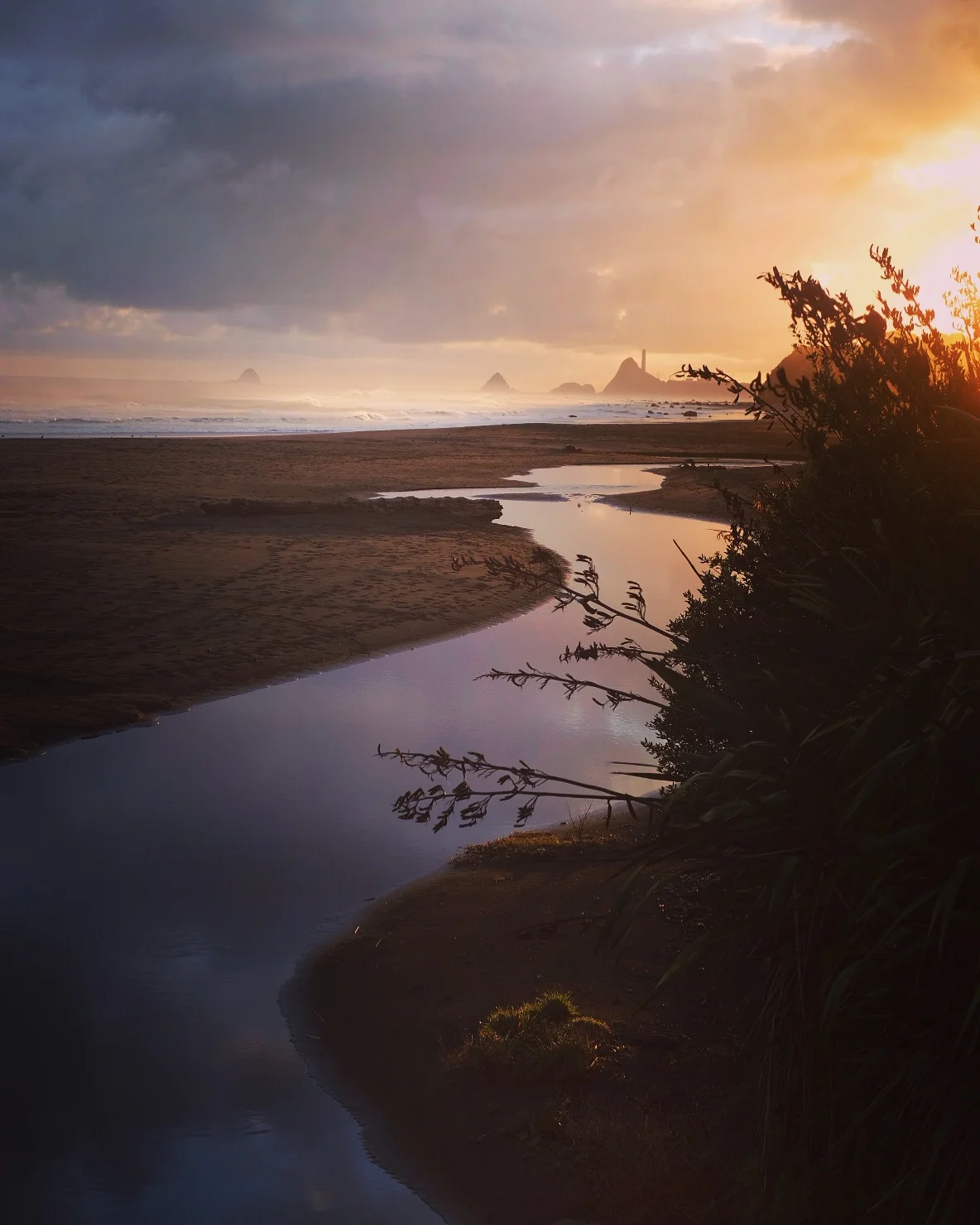 Oakura Beach at dawn, June 2019.