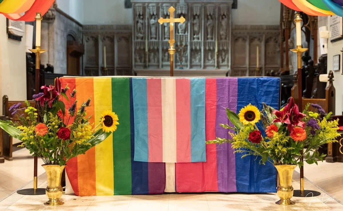 HAPPY PRIDE from the Anglican Diocese of Montreal. Link in bio for more Photos from our annual Pride celebration at the Cathedral / JOYEUSE PRIDE de la part du dioc&egrave;se anglican de Montr&eacute;al. Photos de notre c&eacute;l&eacute;bration annu