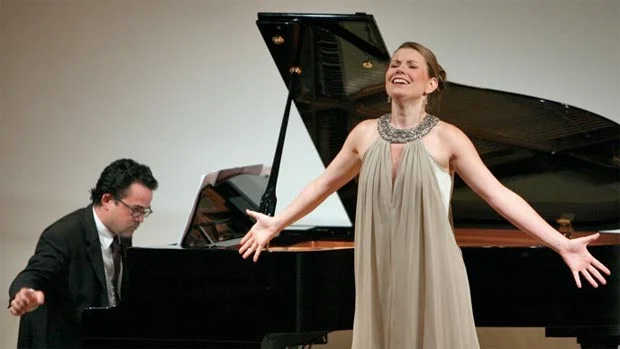 singer-and-piano.jpg