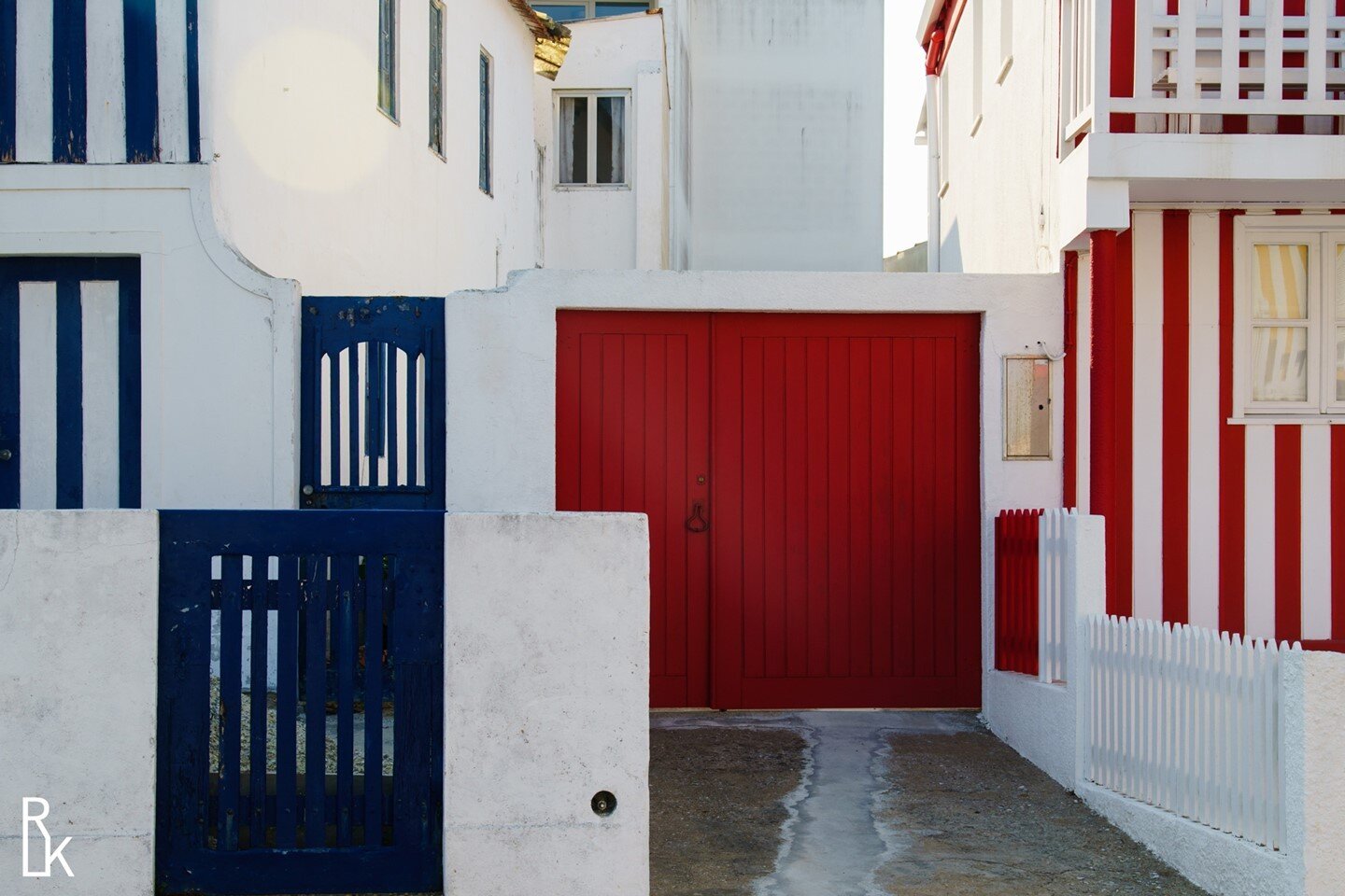 A very fitting throwback for the 4th of July from Aveiro, Portugal ⁠
.⁠
.⁠
.⁠
.⁠
#aveiro #portugal #street #streetphotography #travel #travelphotography #travelgram #travelawesome #instatravel #instago #instapassport #natgeoyourshot #yourshotphotogra