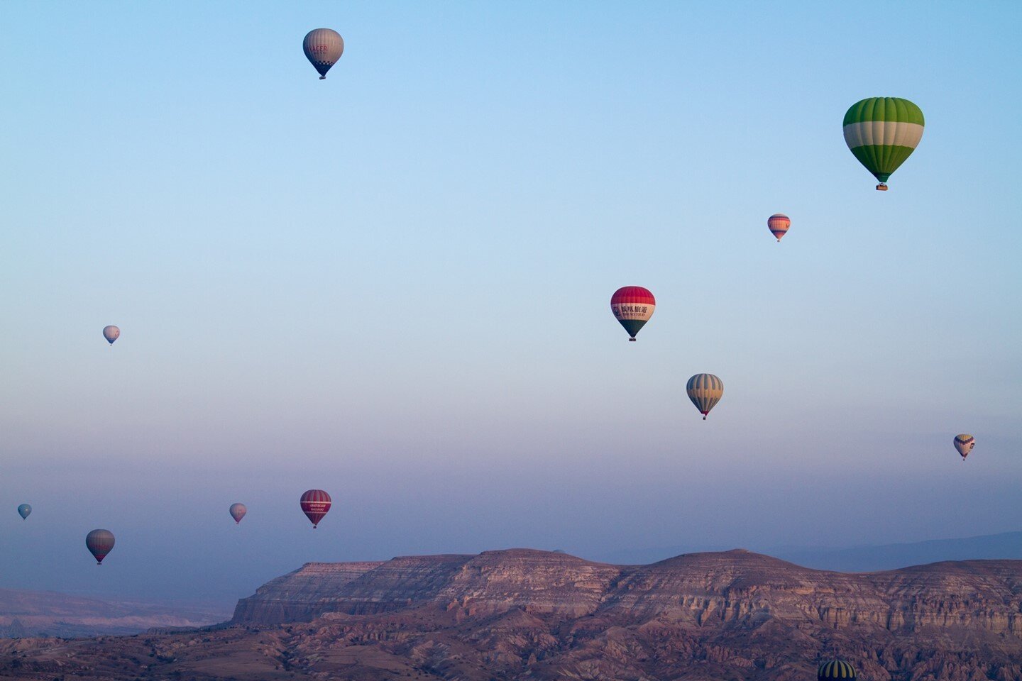 Hot stuff ⁠
.⁠
.⁠
.⁠
.⁠
.⁠
#turkey #agameoftones #hotairballoon #artofvisuals ⁠
#naturephotography #landscapephotography #nature_perfection #travelcommmunity #street #streetphotography #travel #travelphotography #travelgram #instatravel #instago #ins