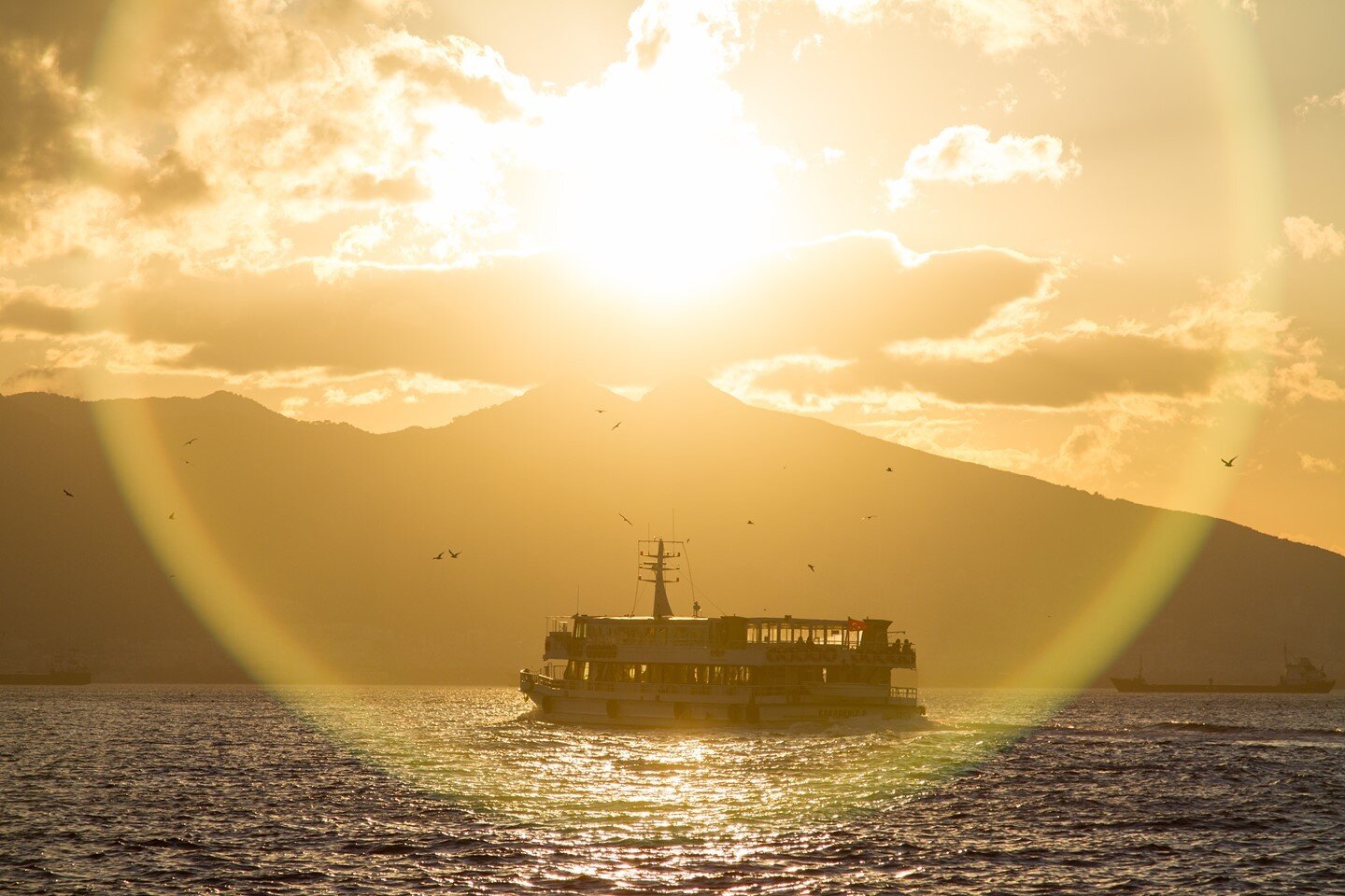 Golden skies and high tide⁠
.⁠
.⁠
.⁠
.⁠
.⁠
#izmir #turkey #agameoftones #artofvisuals ⁠
#naturephotography #landscapephotography #nature_perfection #travelcommmunity #travel #travelphotography #travelgram #travelawesome #instatravel #instago #instapa