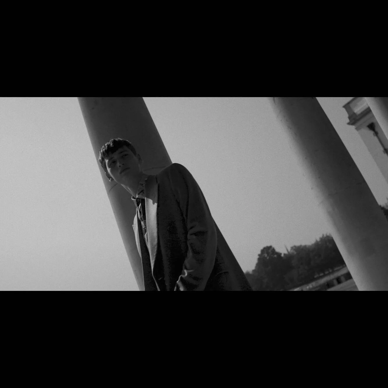 DIOR. @mojeh_magazine 

#moodygrams #dop #fashion #cinematography #blackandwhite #dior #fashionfilm #cinematographer #location @dior