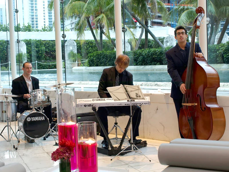Three Piece Band E-Mail.jpg