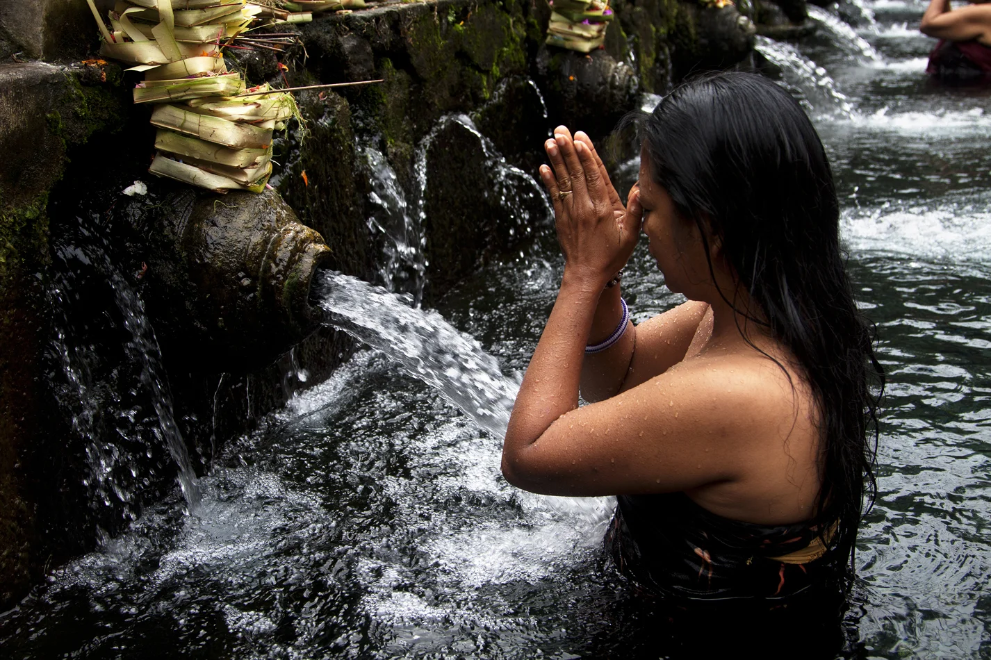  Bali, Tampak Siring temple. Holy spring water. 
