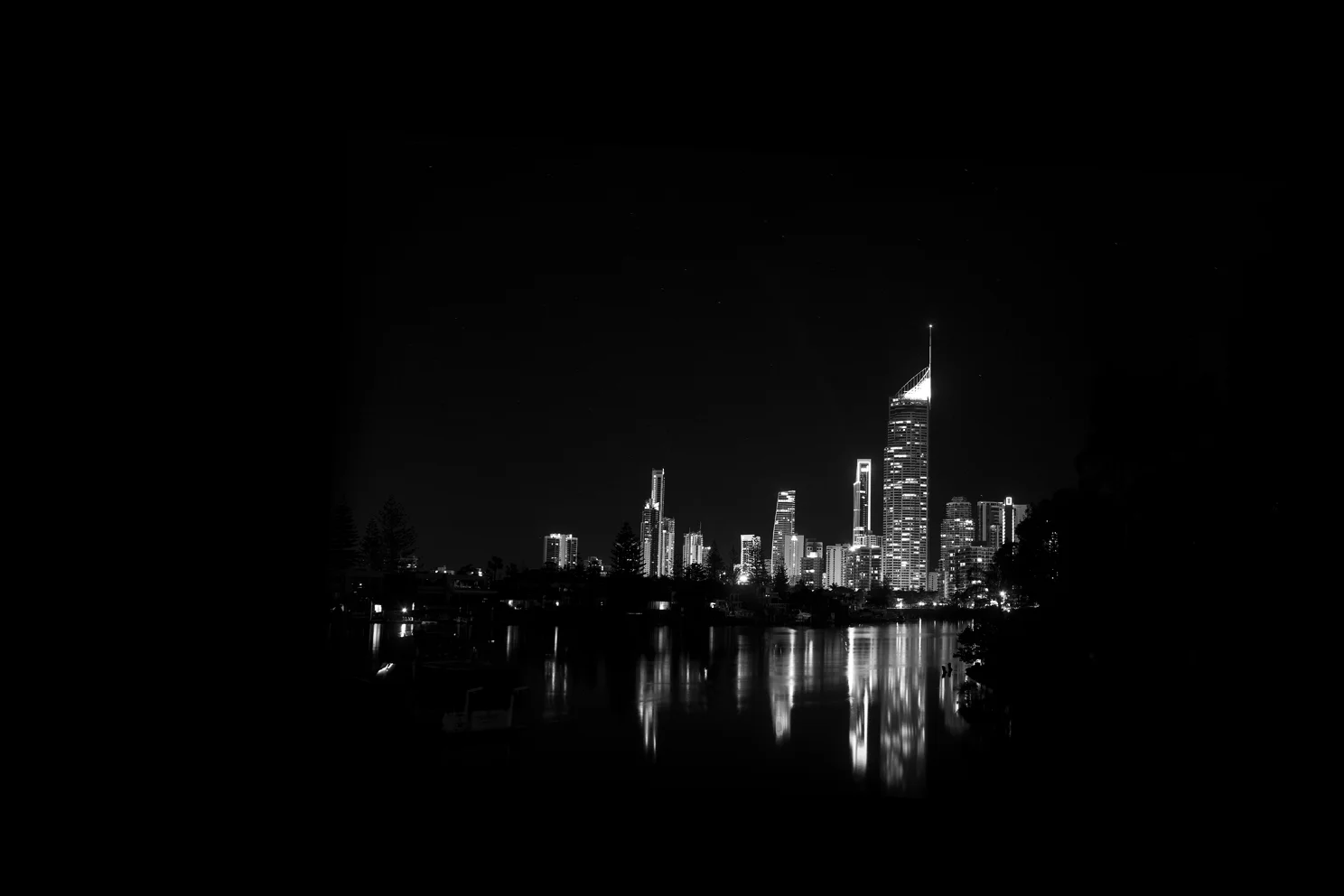  Surfers paradise by night, Australia 