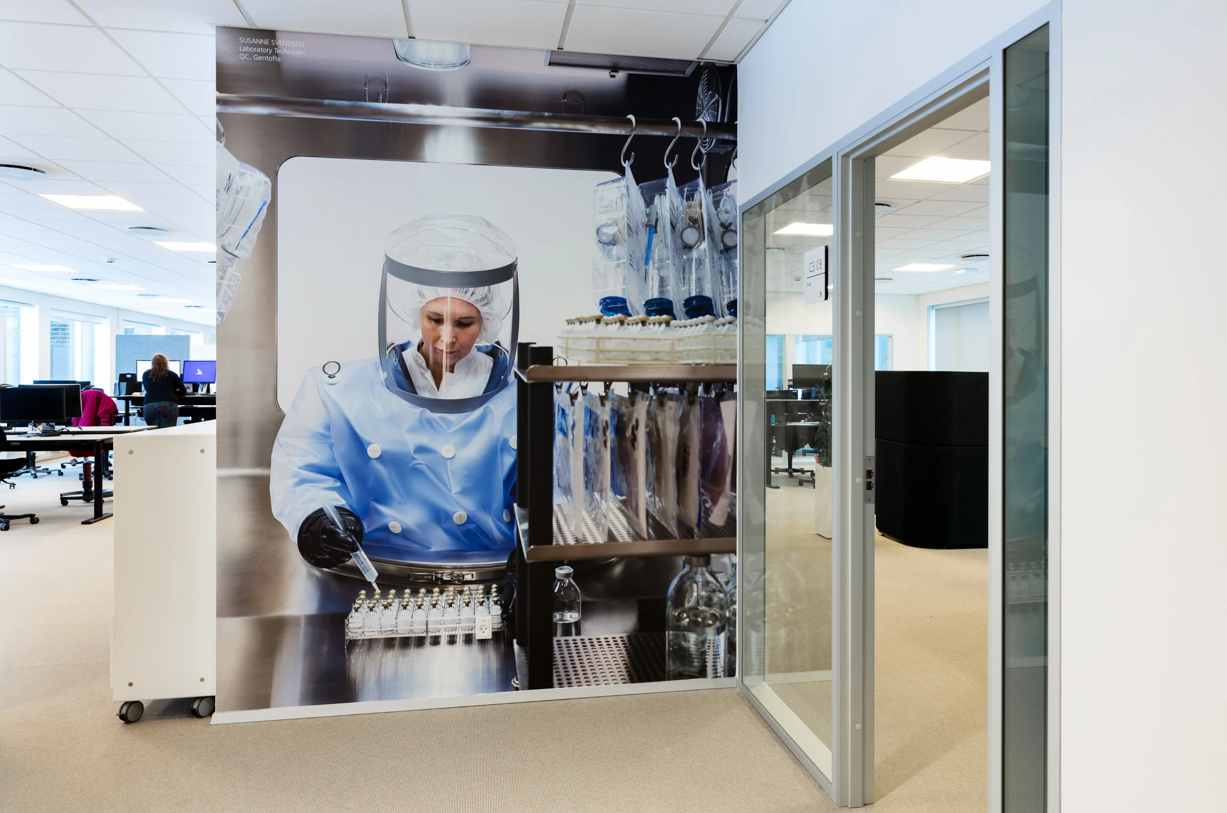 Imaging in large scale, where detail is of the uppermost importance. These are examples from a wall-folio assignment in close collaboration with Novo Nordisk/Biopharm.