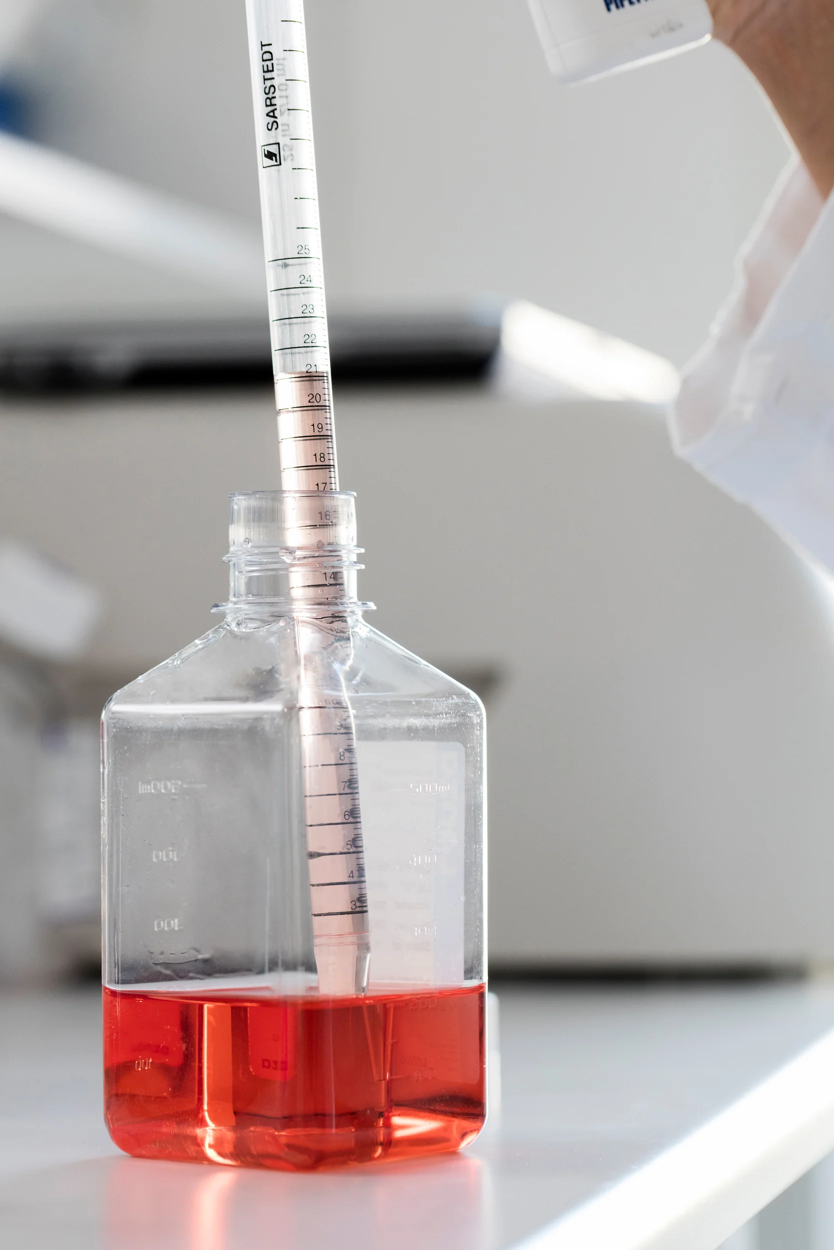 Imaging for the CytoVac website, a growing Danish biotech company, focusing on development of a cancer treatment. The project was made possible via a close collaboration between branding company Umano, the client Cytovac and the photographer.