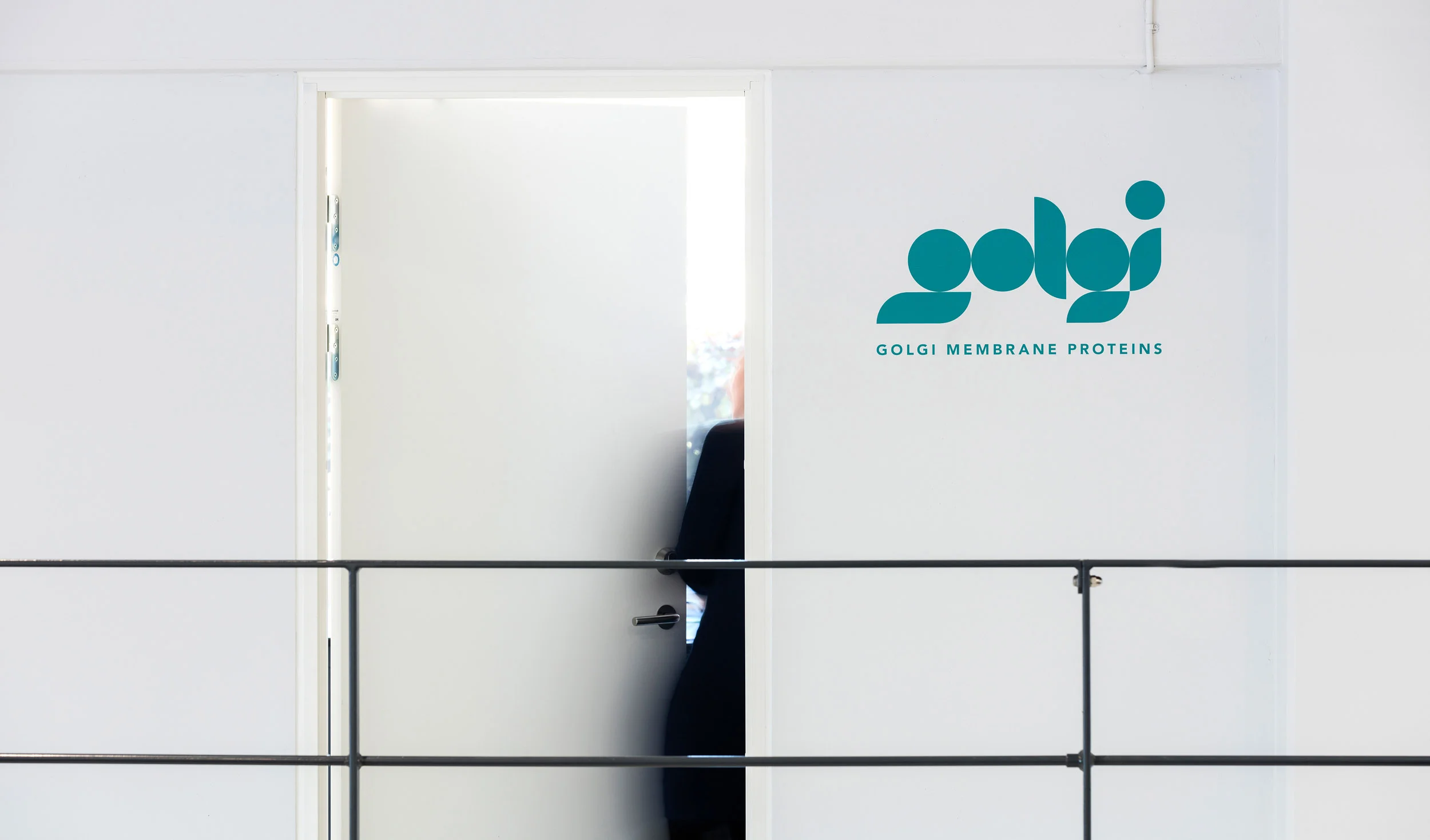Imaging for the Golgi ApS website, a danish cleantech company affiliated with another of our clients, Aquaporin. In collaboration with branding company Umano we photographed at Golgi HQ and in the laboratories on site.